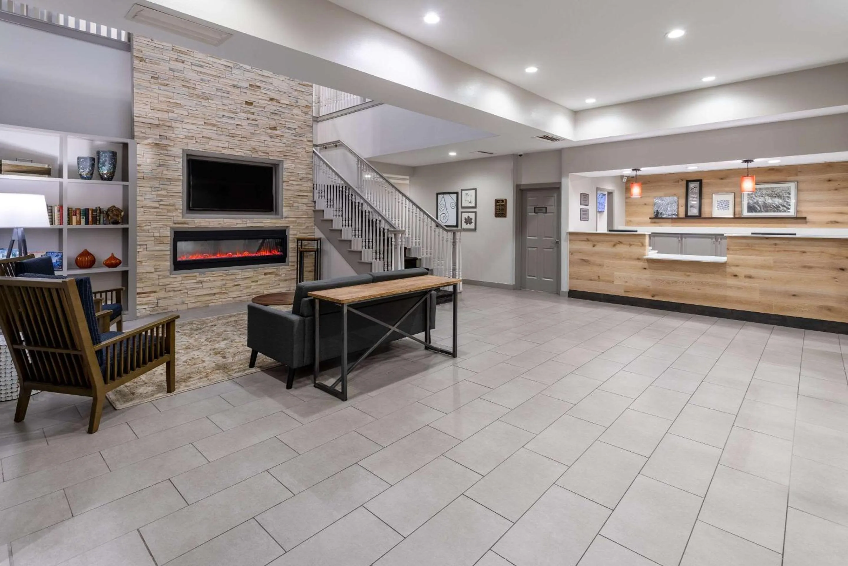 Lobby or reception in Country Inn & Suites by Radisson, Valdosta, GA