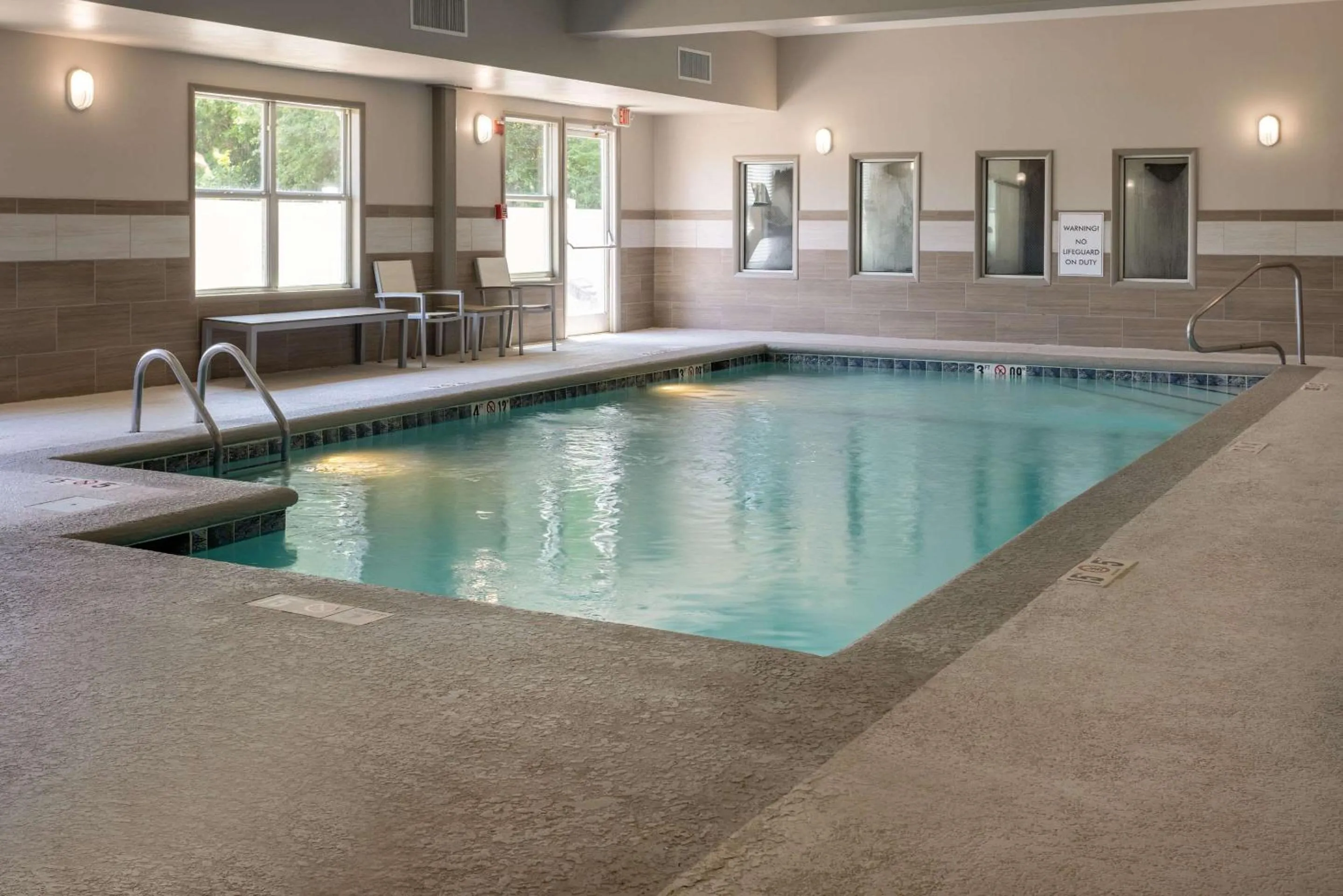 Swimming pool in Country Inn & Suites by Radisson, Valdosta, GA