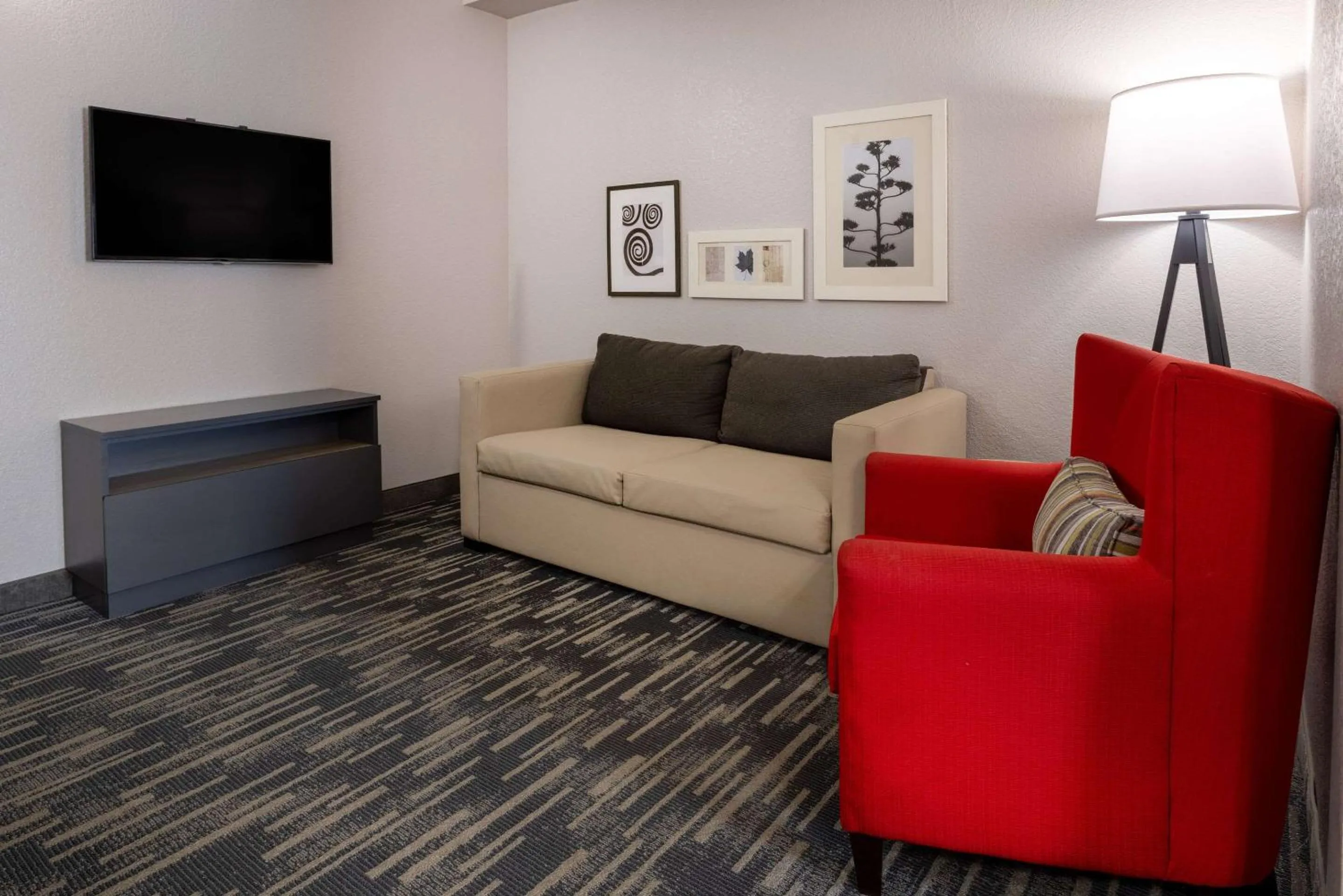 Bedroom in Country Inn & Suites by Radisson, Valdosta, GA