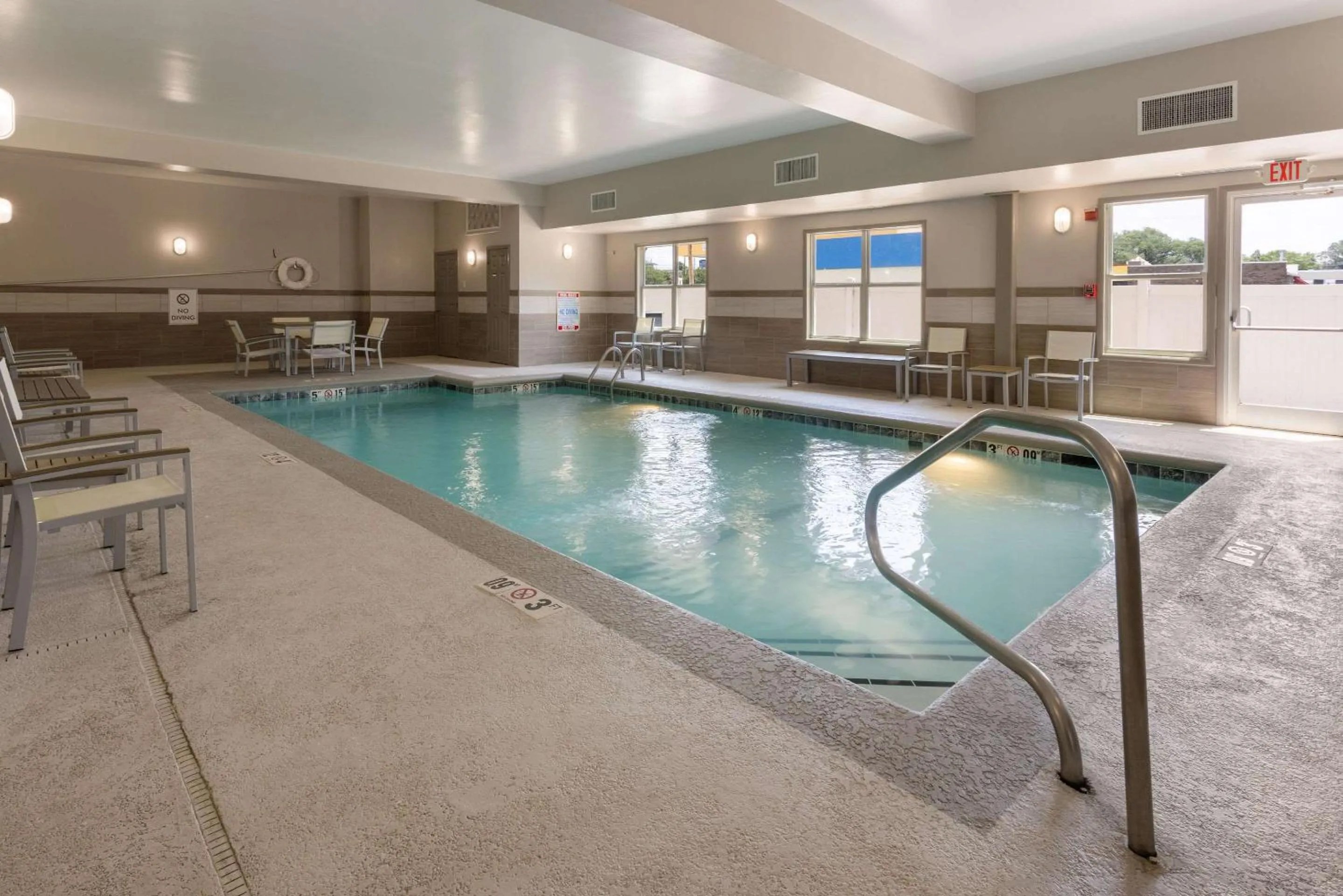 Swimming pool in Country Inn & Suites by Radisson, Valdosta, GA