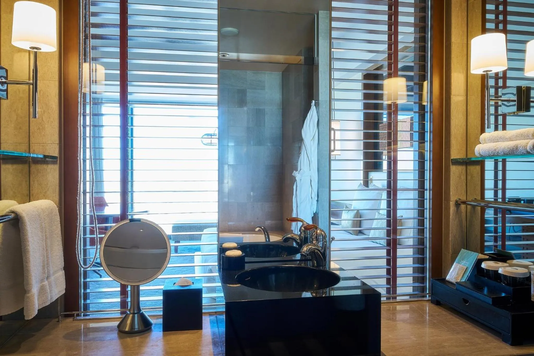 Bathroom, Bed in Mandarin Oriental, Tokyo