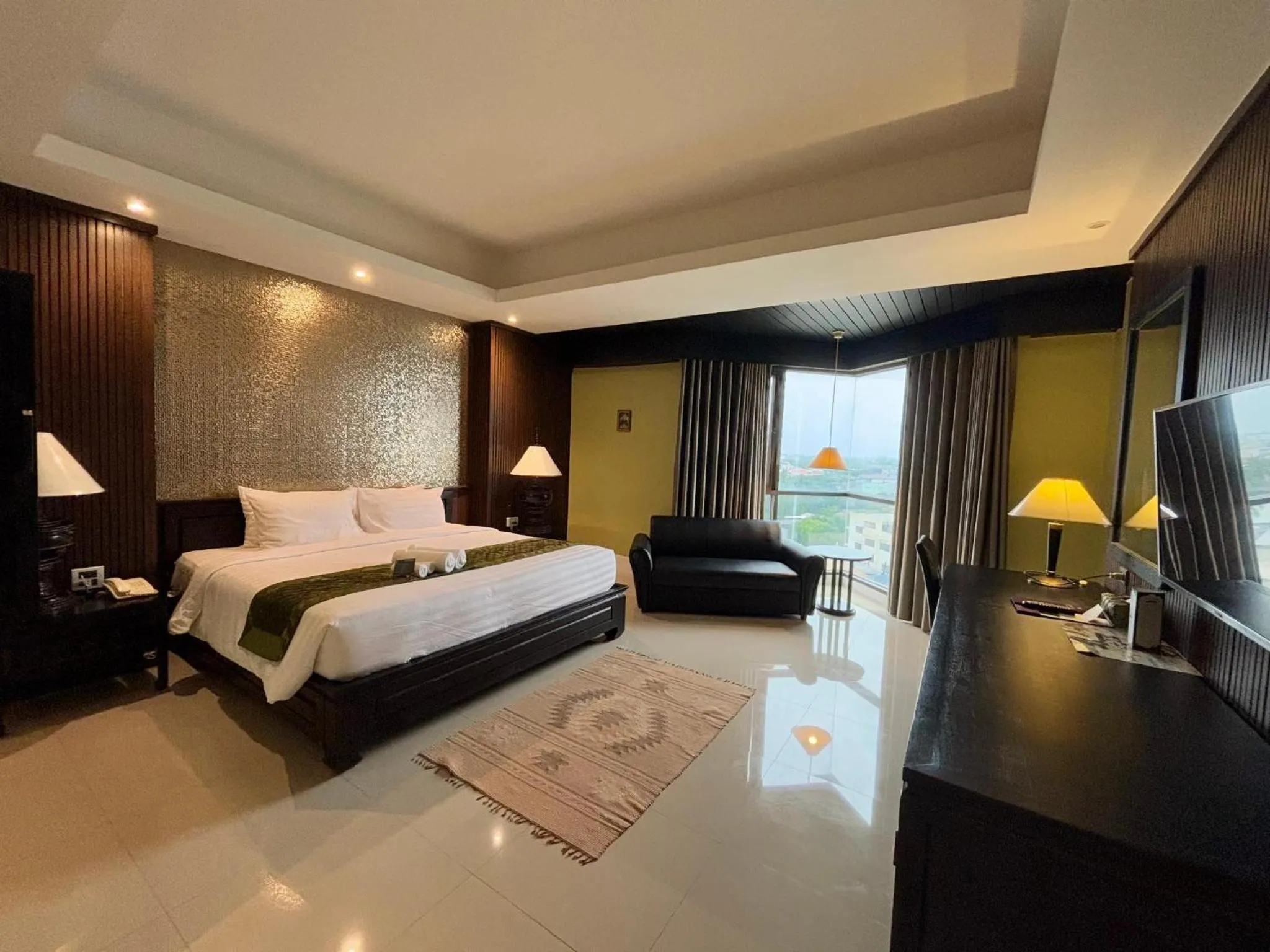 Bedroom, Bed in Napalai Hotel