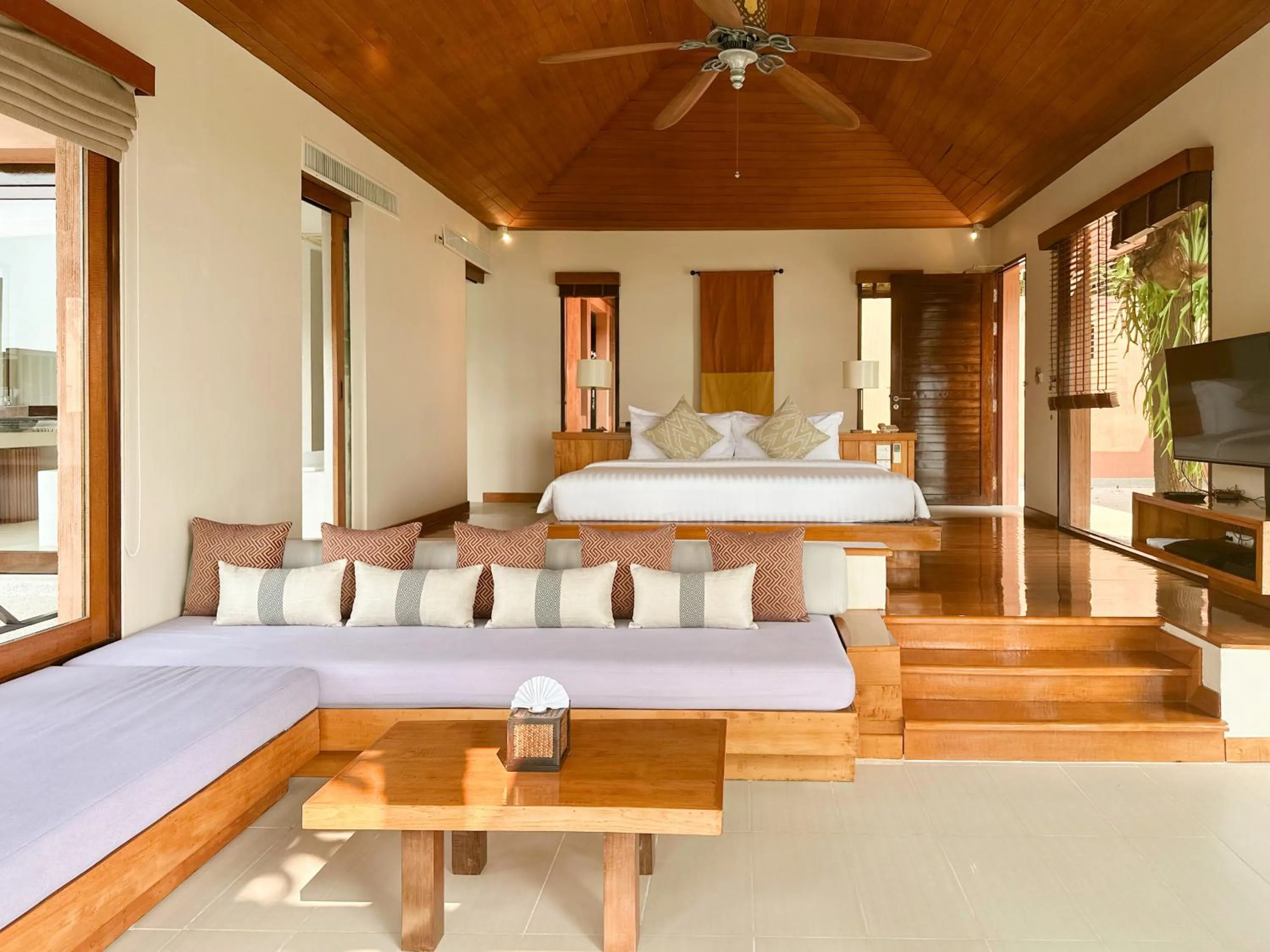 TV and multimedia, Bed in Korsiri Pool Villas