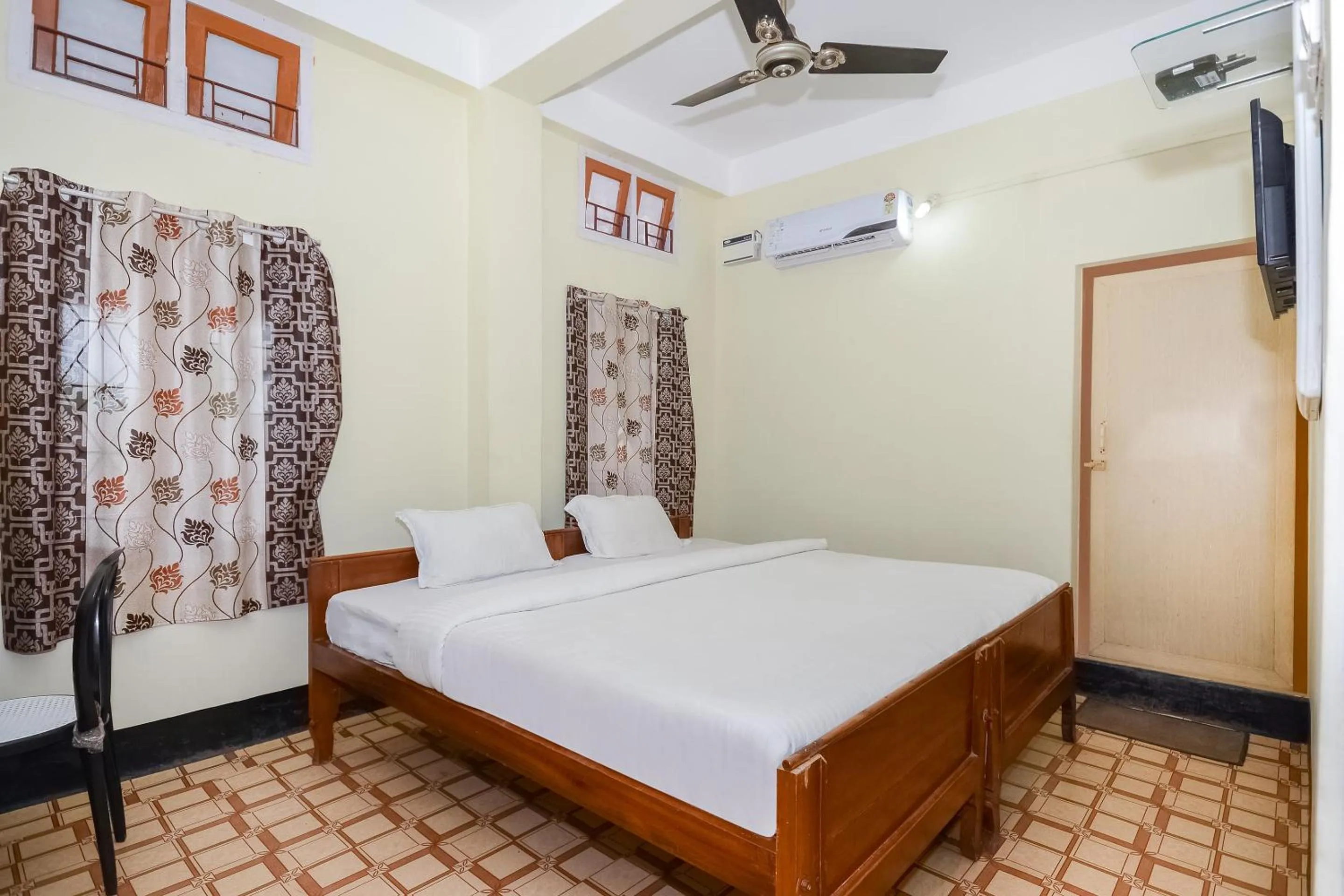 Bedroom, Bed in Hotel O Kirtti Inn