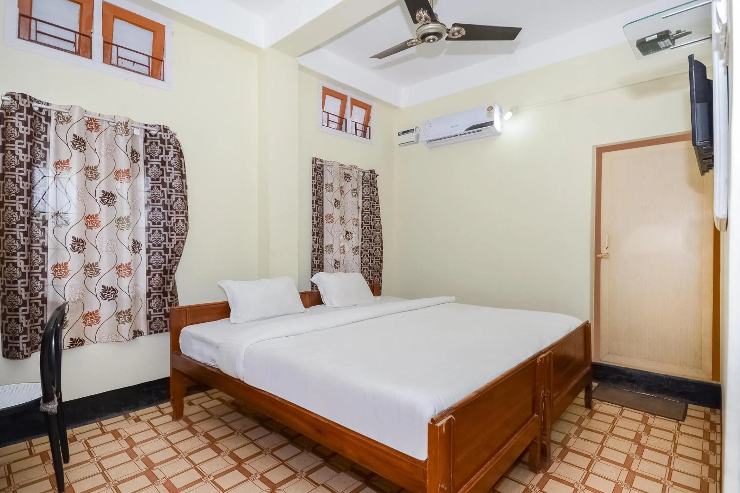 Bedroom, Bed in Hotel O Kirtti Inn