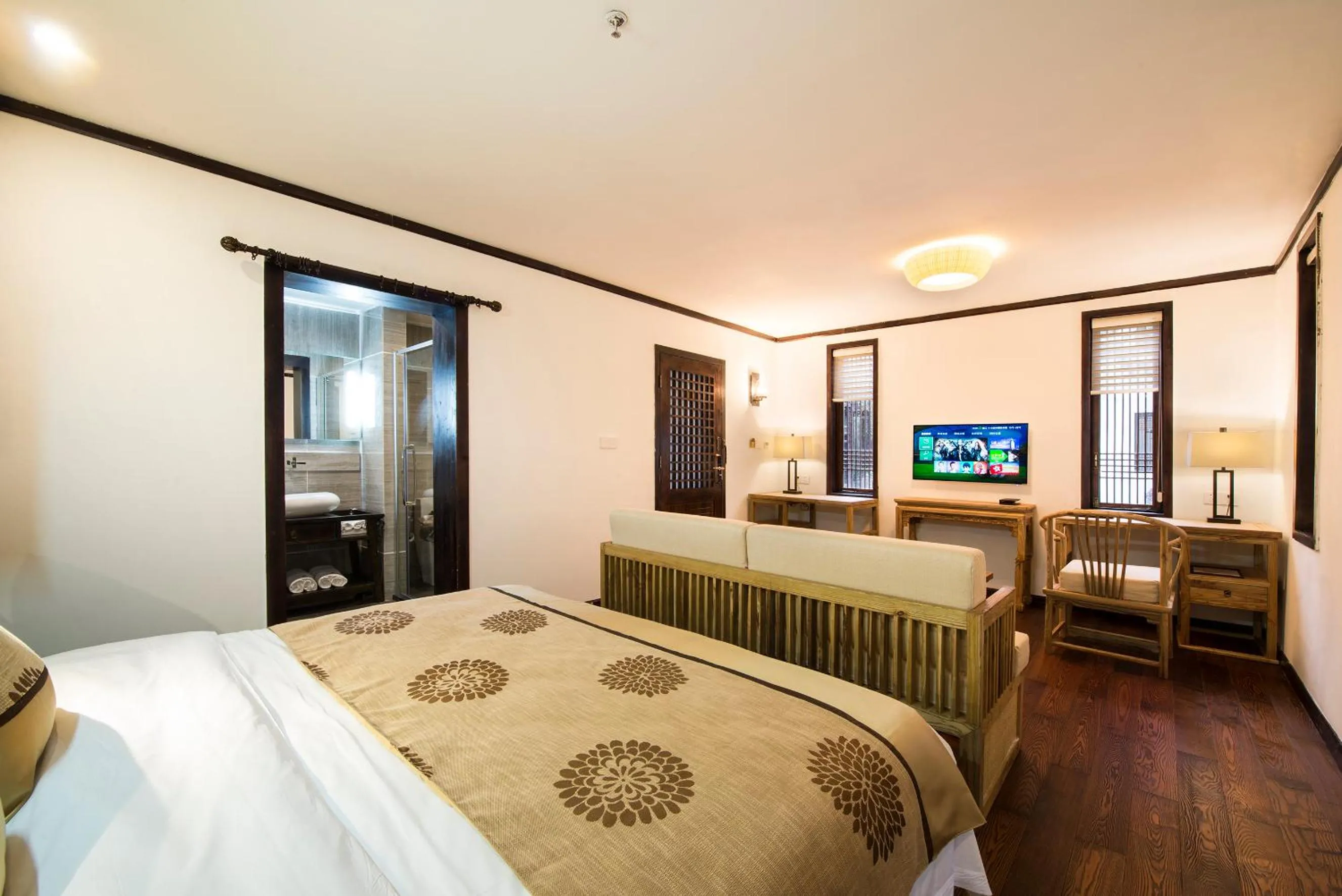 Deluxe Queen Room in Lijiang Cheriton Hotel