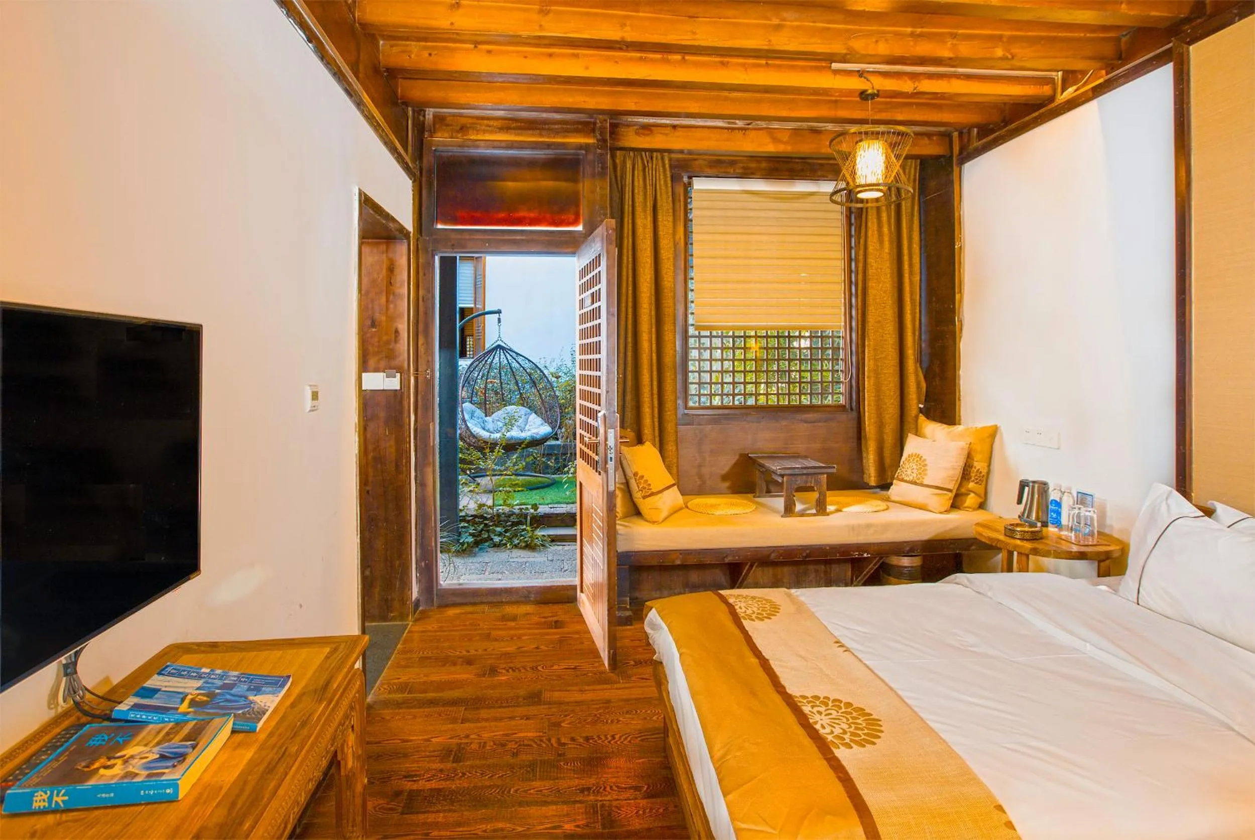 Double Room in Lijiang Cheriton Hotel