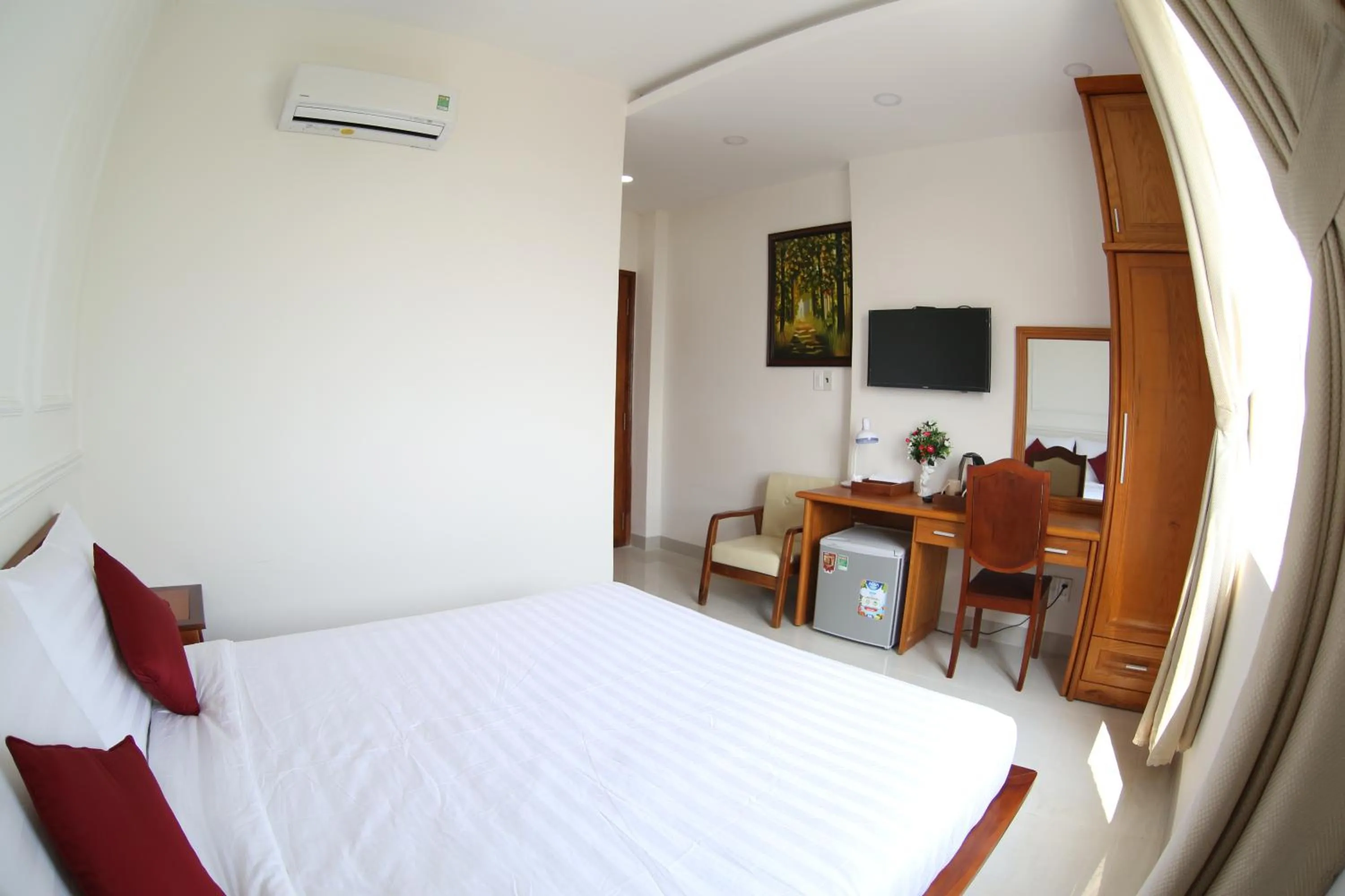 Photo of the whole room, Bed in Hapyson