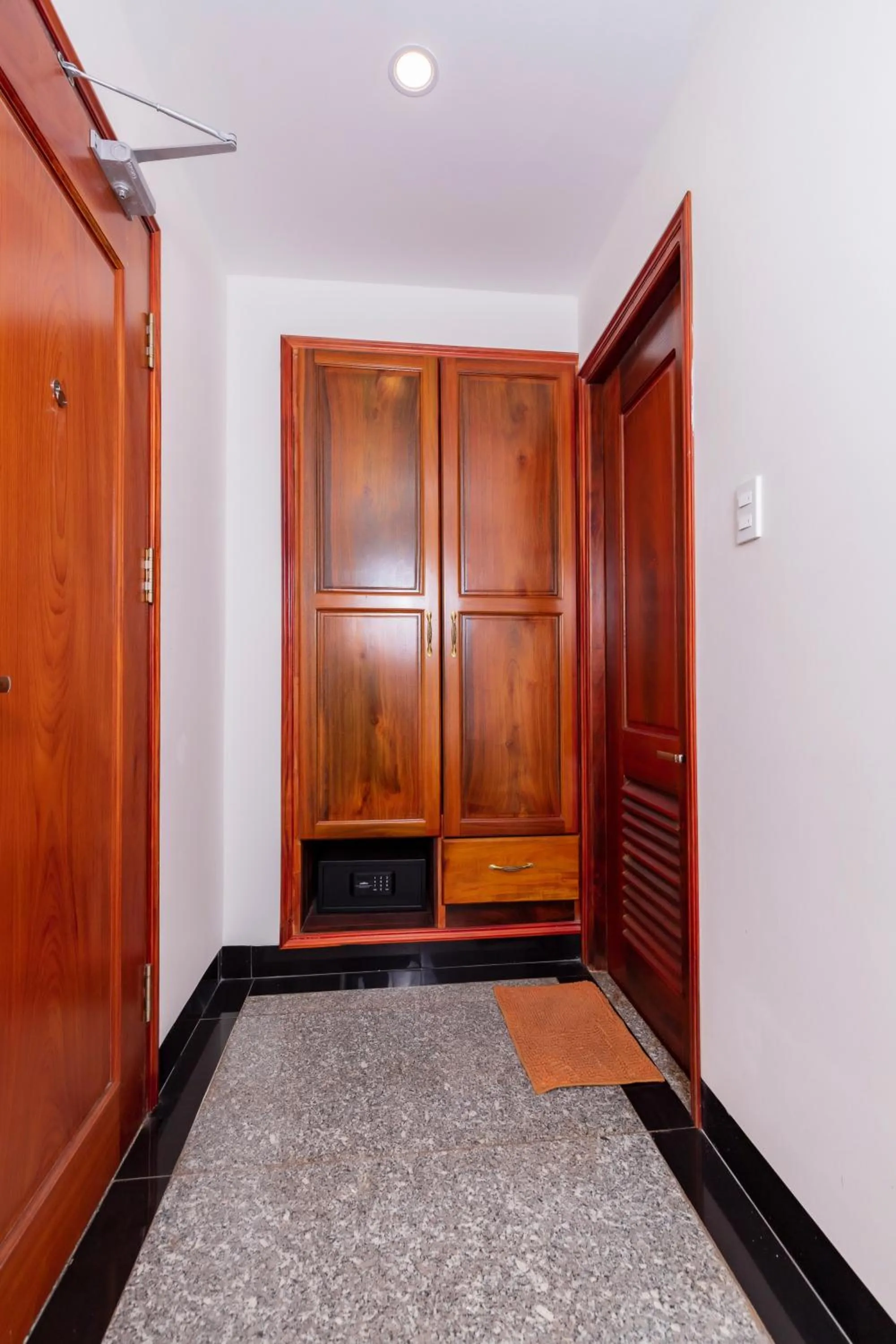 Facade/entrance in Hapyson