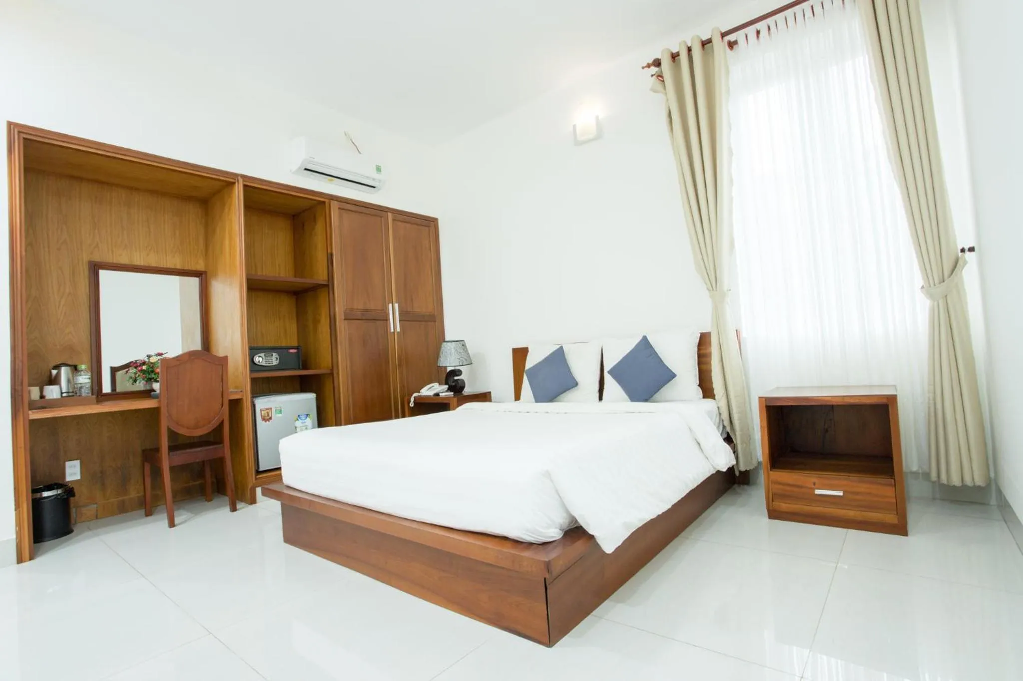 Photo of the whole room, Bed in Hapyson