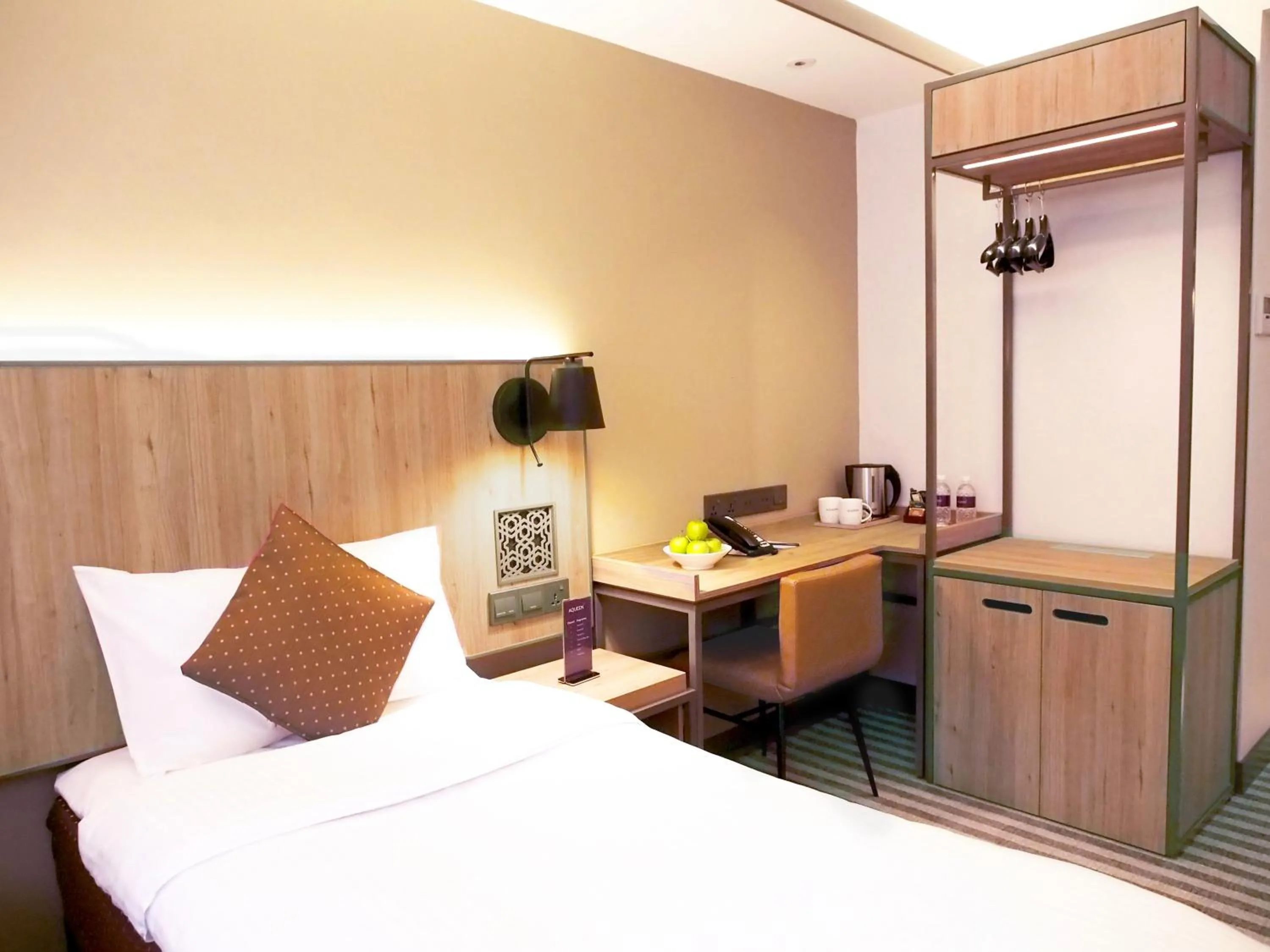 Bedroom in Aqueen Heritage Hotel Little India