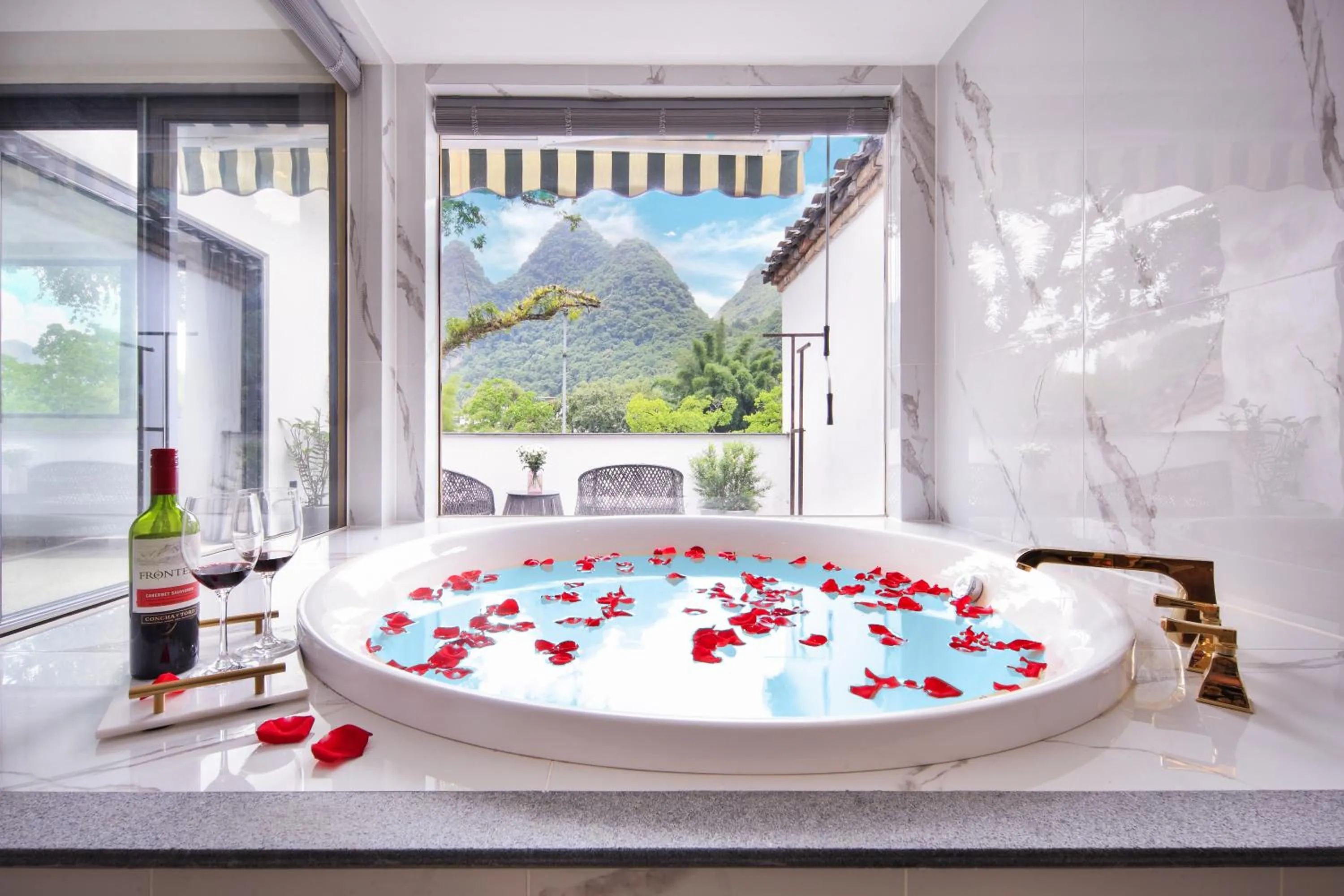 Hotel Del Moon