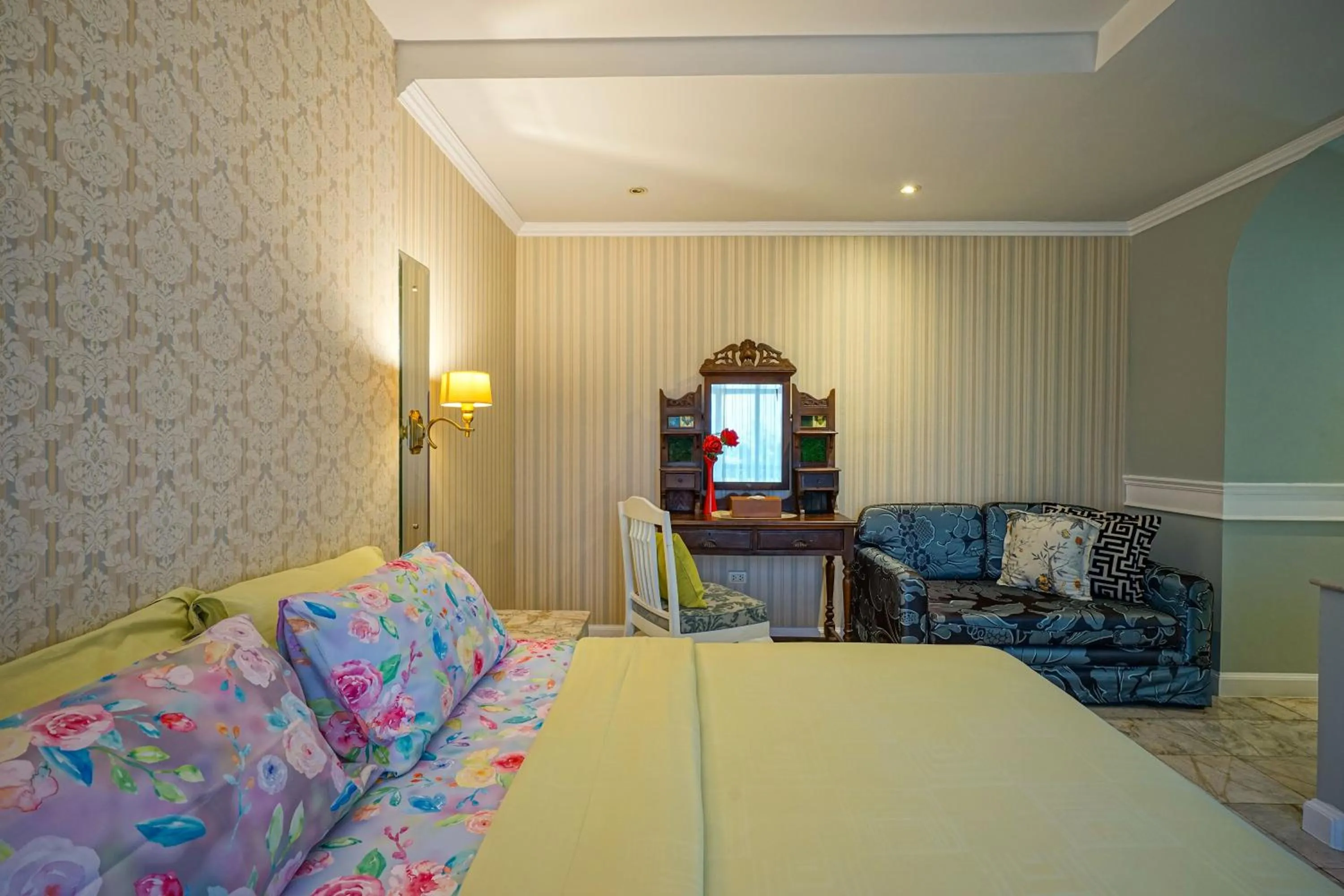 Photo of the whole room, Bed in At Pingnakorn Nimman Hotel