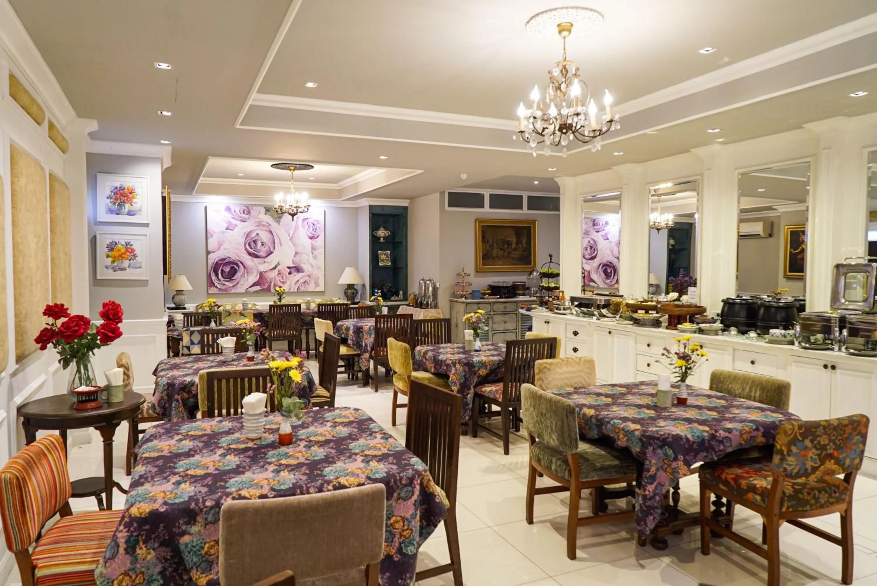 Restaurant/places to eat in At Pingnakorn Nimman Hotel