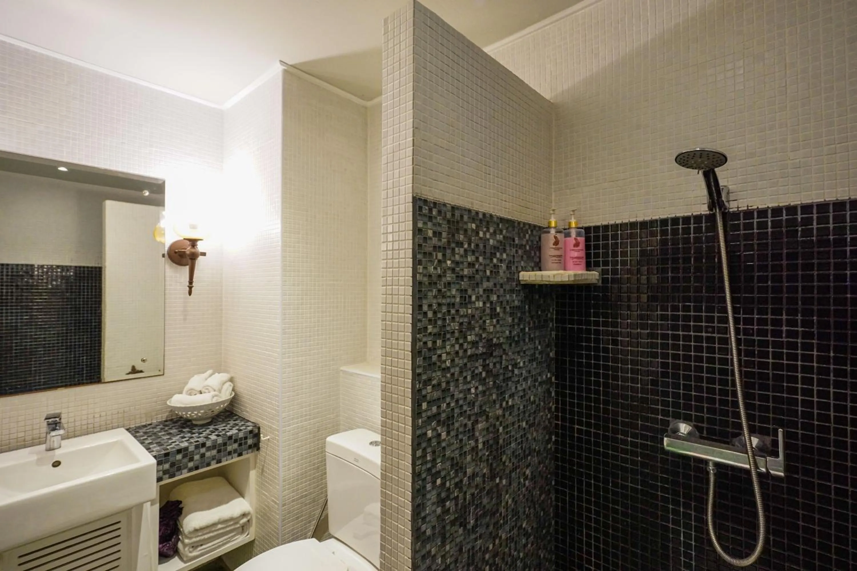 Bathroom in At Pingnakorn Nimman Hotel