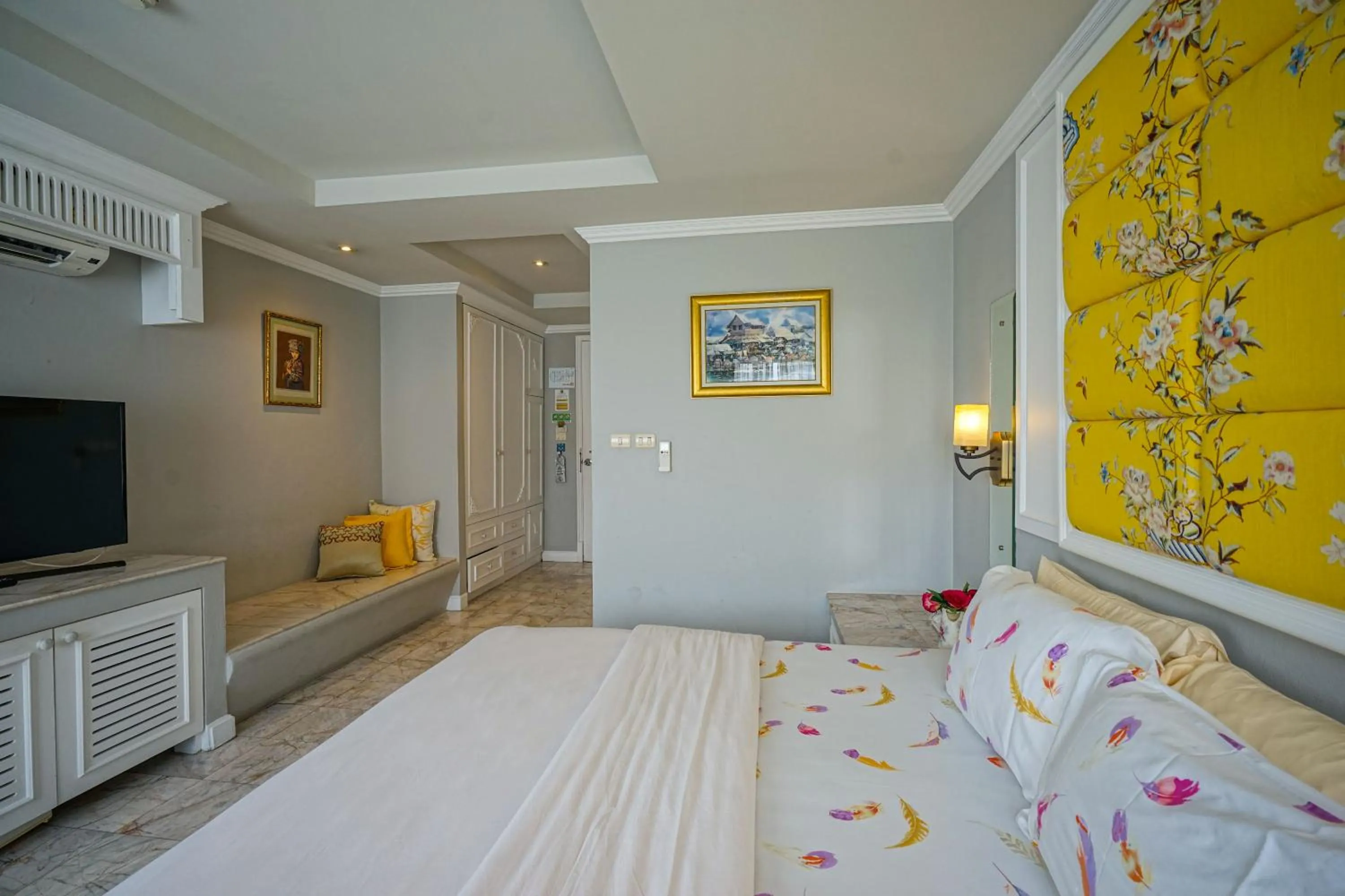 Photo of the whole room, Bed in At Pingnakorn Nimman Hotel