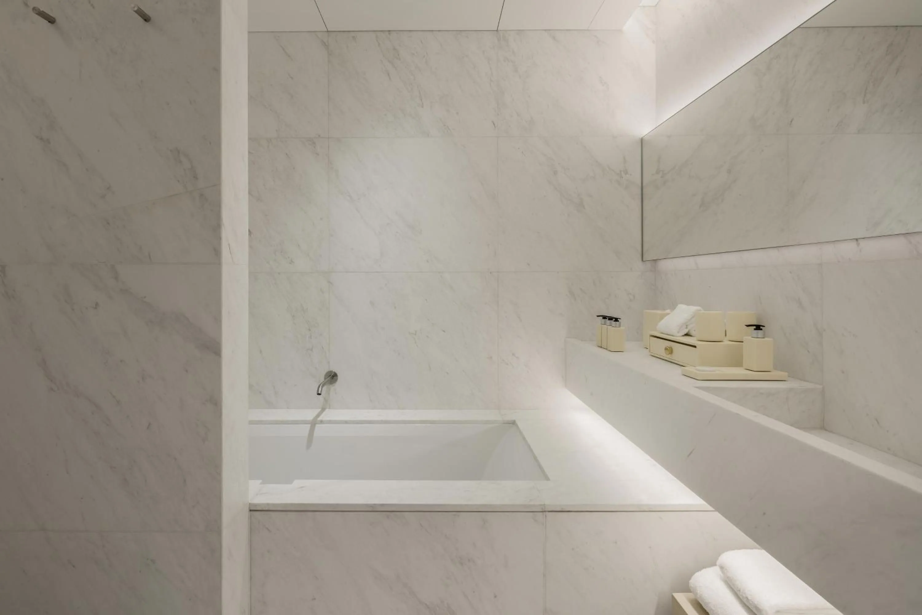 Bathroom in Duxton Reserve Singapore, Autograph Collection