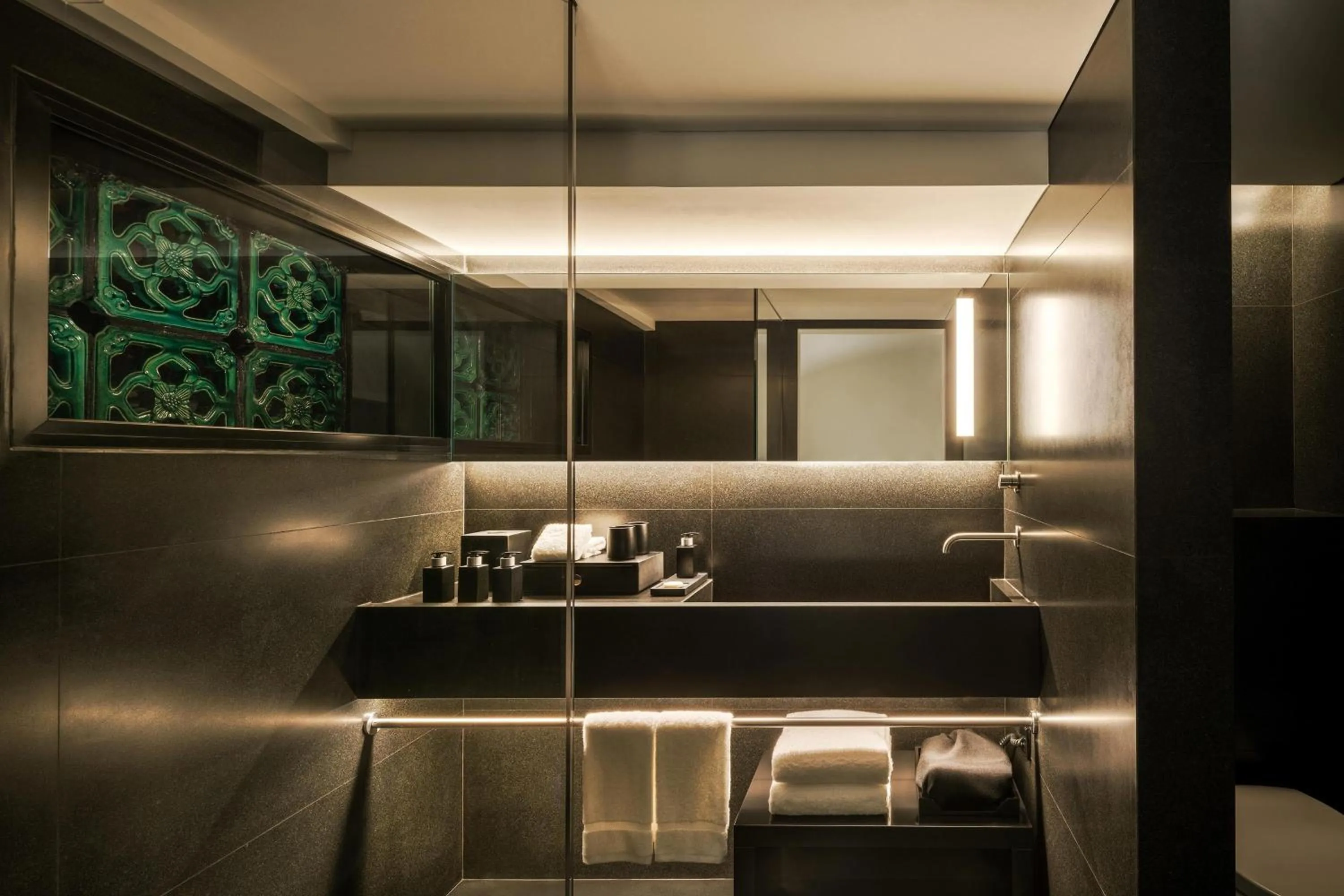 Bathroom in Duxton Reserve Singapore, Autograph Collection