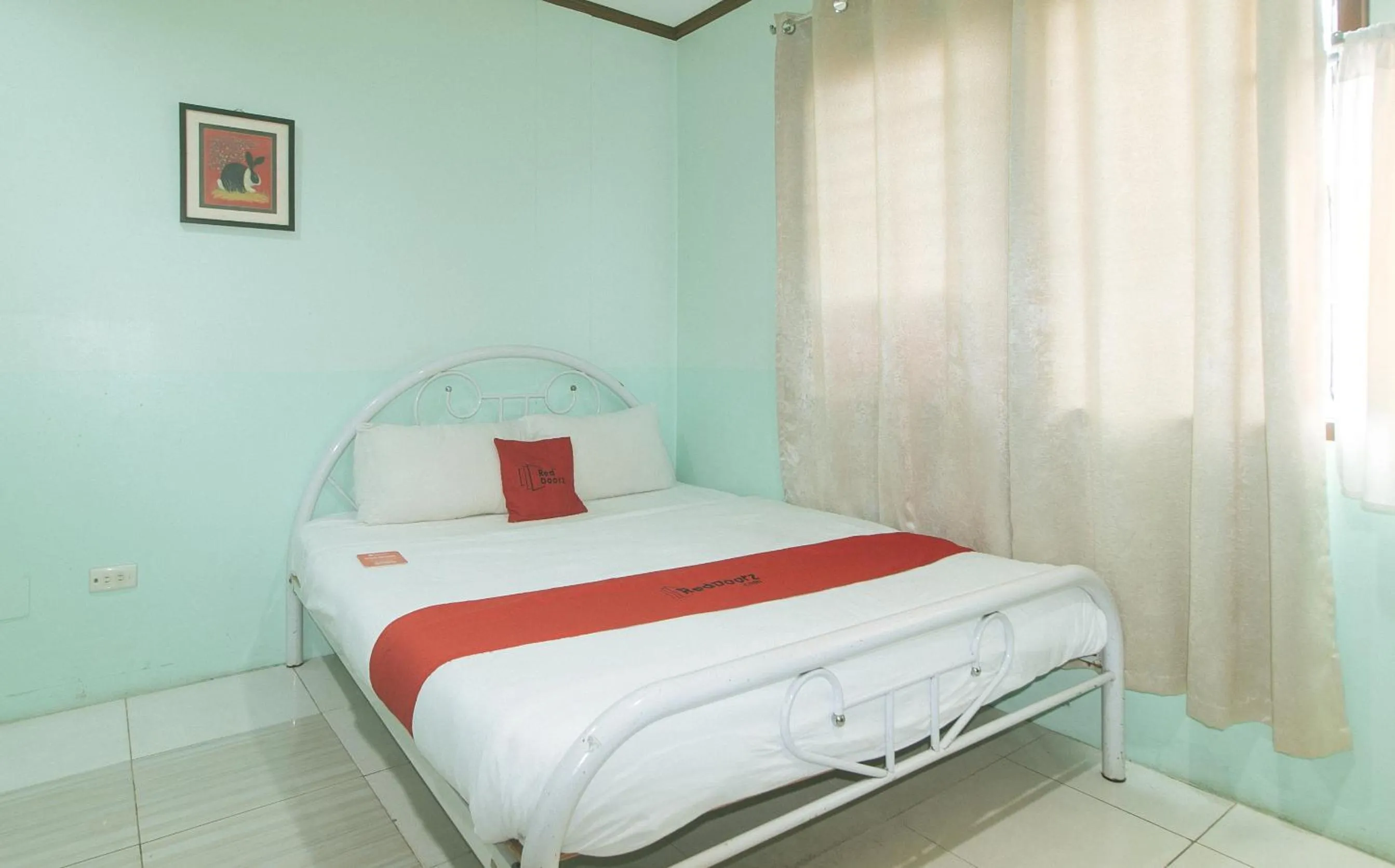 Bed in RedDoorz at Maanyag Pension House Mandaue