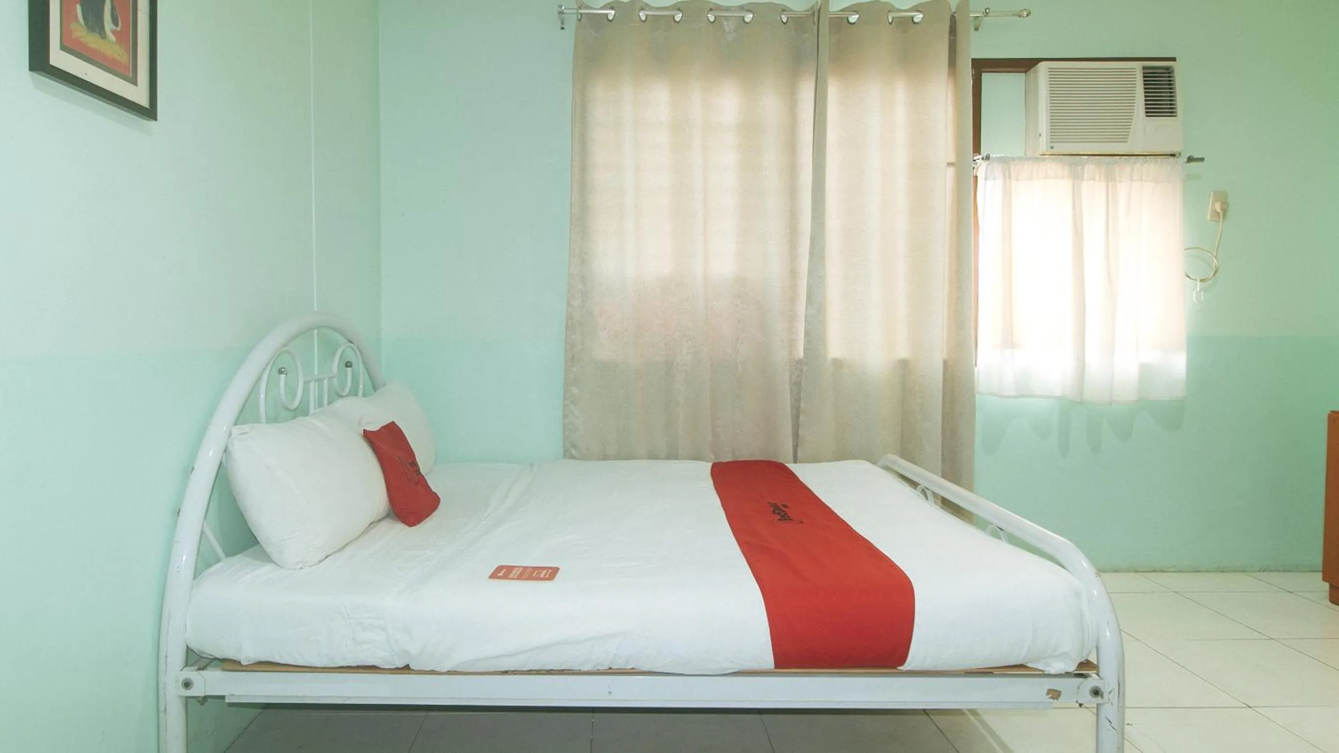 Bed in RedDoorz at Maanyag Pension House Mandaue