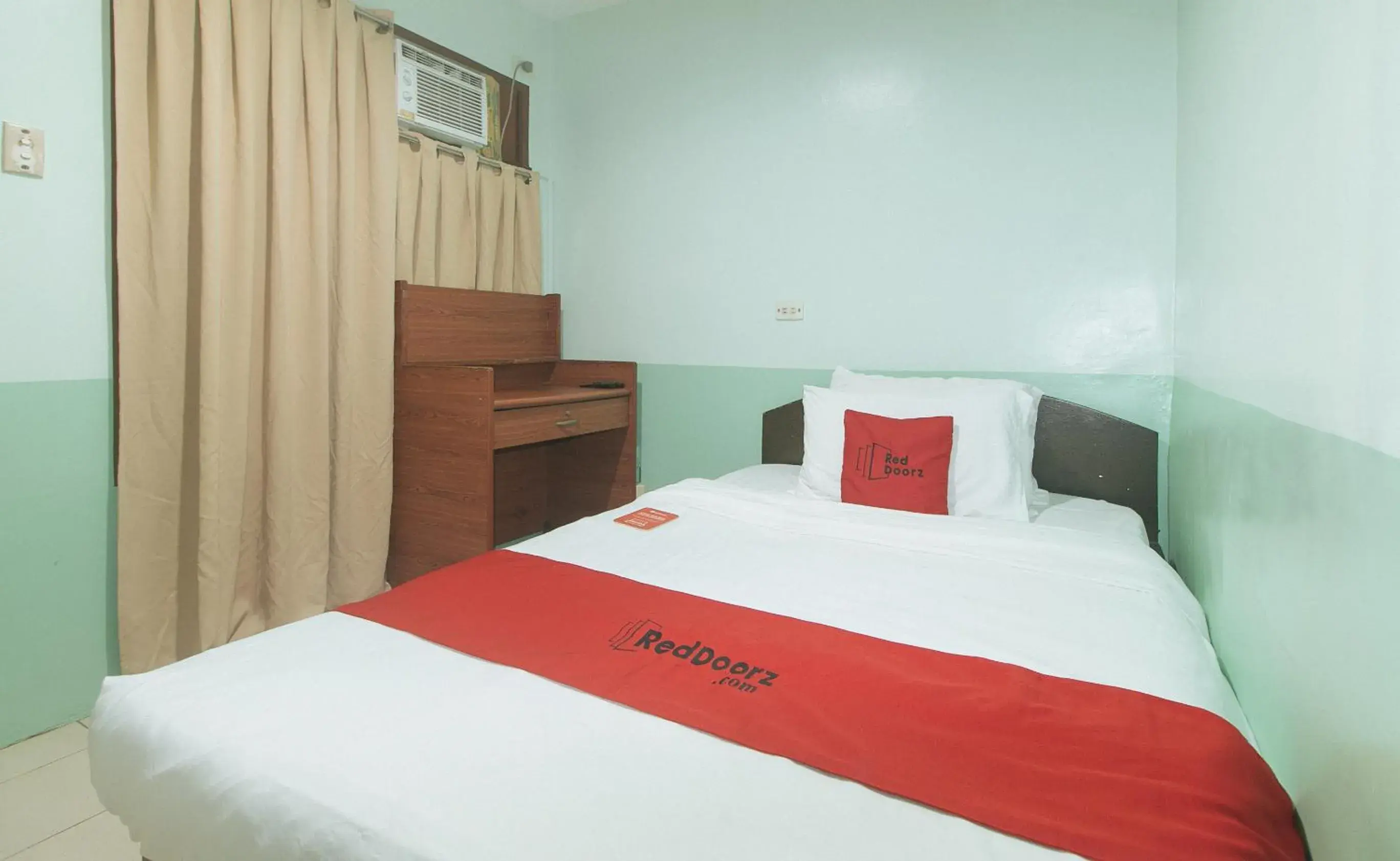 Bed in RedDoorz at Maanyag Pension House Mandaue Bed in RedDoorz at Maanyag Pension House Mandaue
