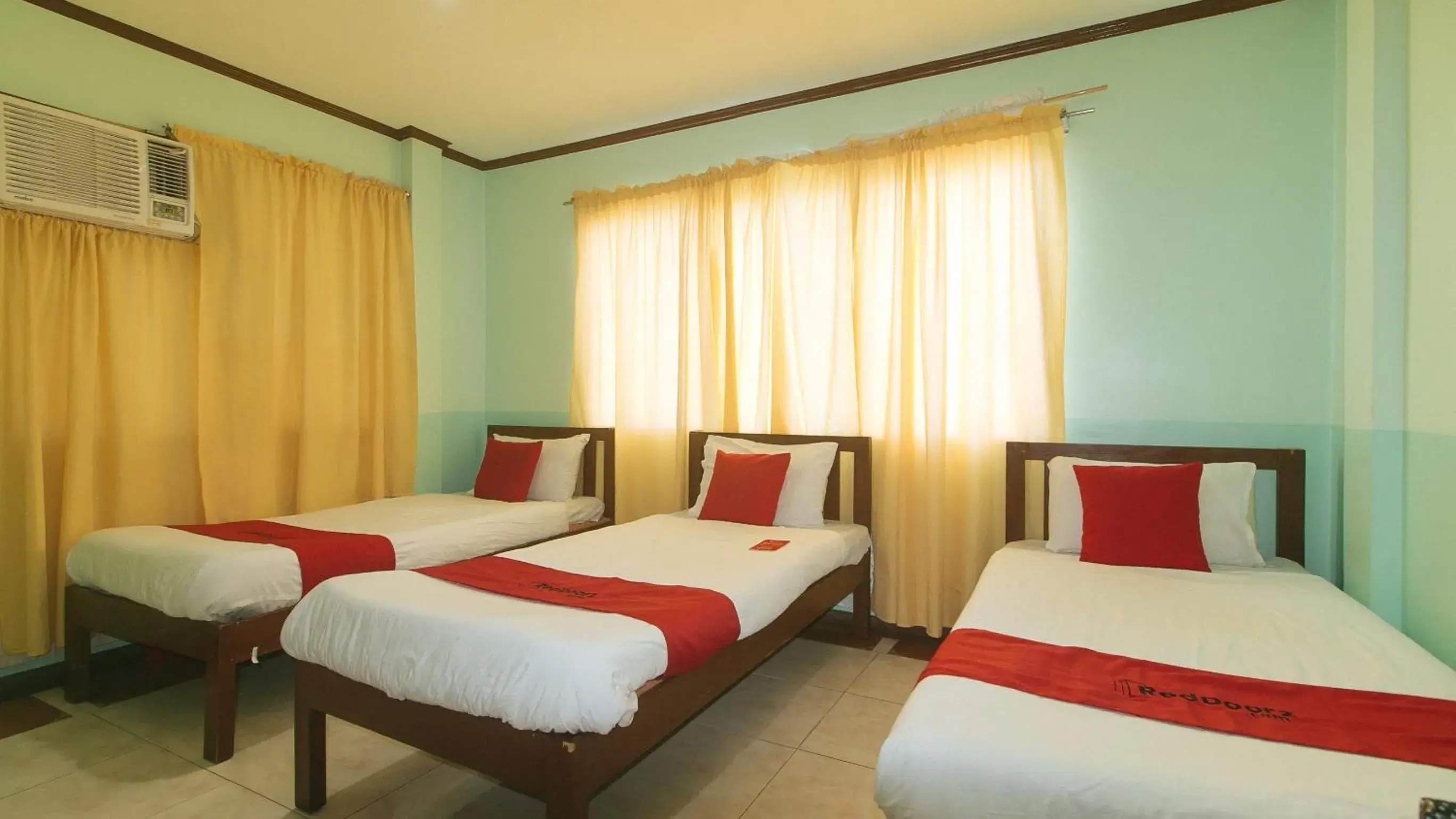Bed in RedDoorz at Maanyag Pension House Mandaue Bed in RedDoorz at Maanyag Pension House Mandaue