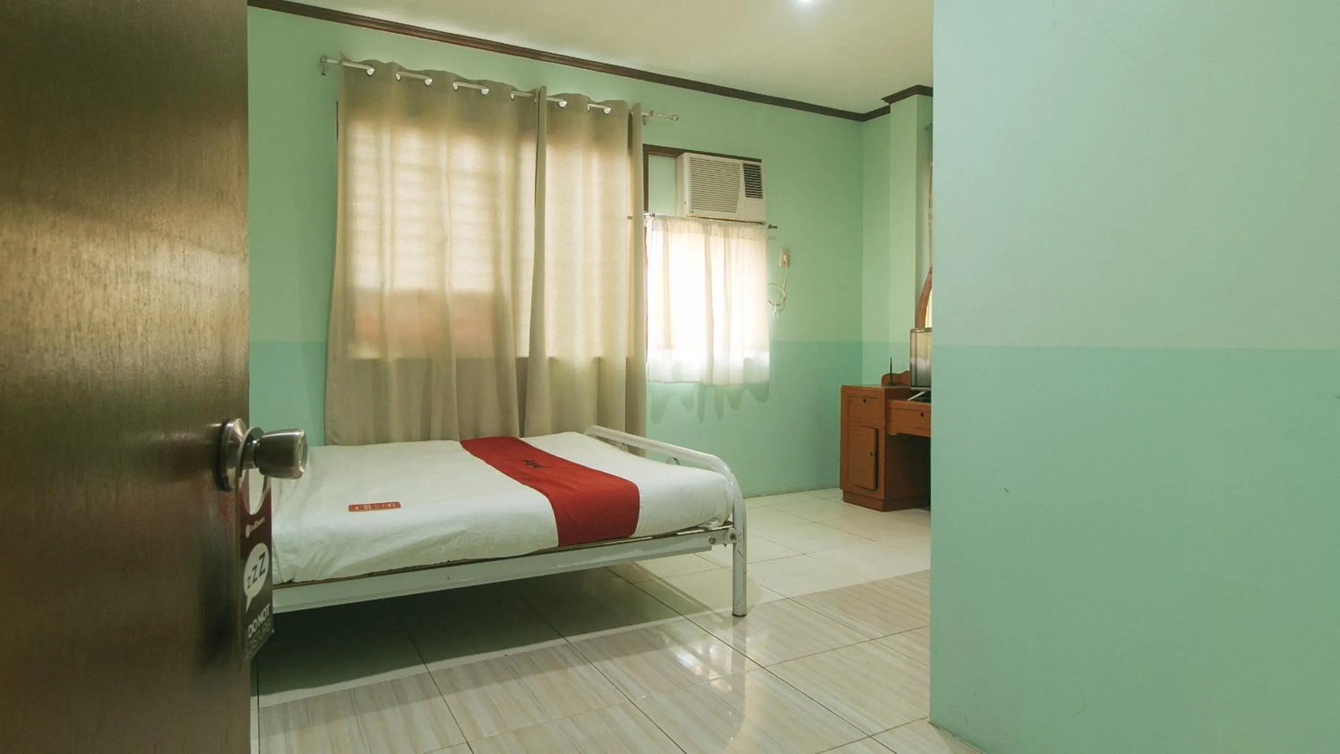 Bed in RedDoorz at Maanyag Pension House Mandaue
