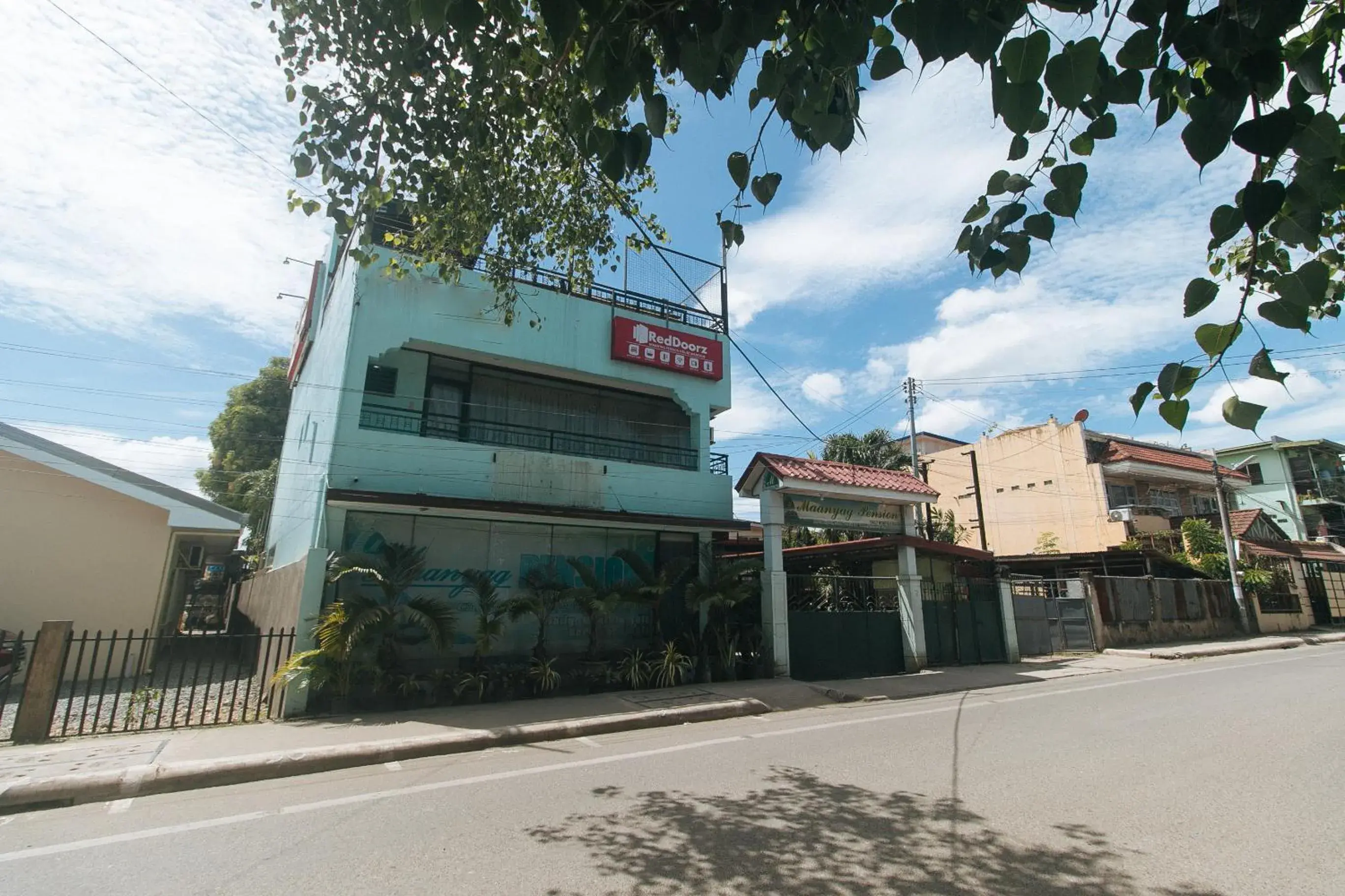 Property building in RedDoorz at Maanyag Pension House Mandaue Property building in RedDoorz at Maanyag Pension House Mandaue
