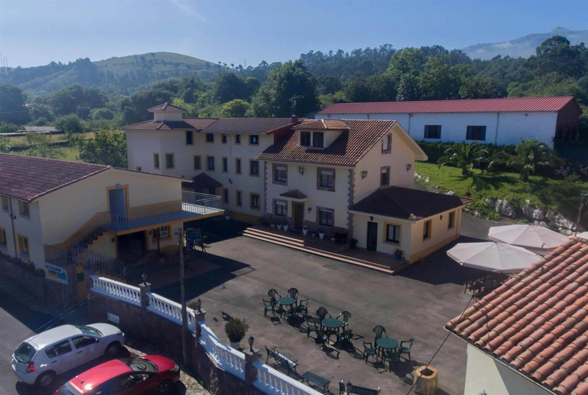 Property building in Hotel Alonso