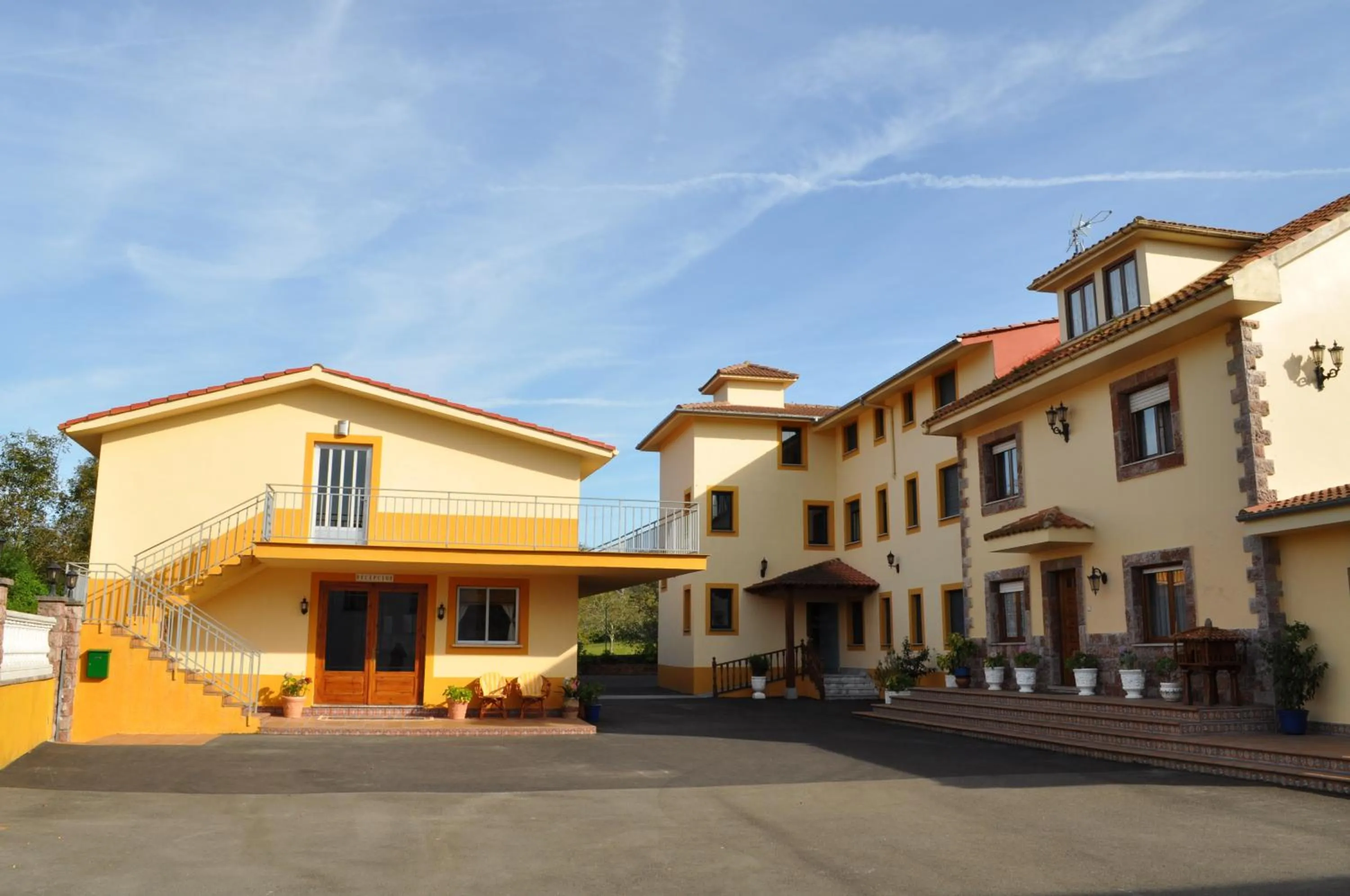 Facade/entrance in Hotel Alonso
