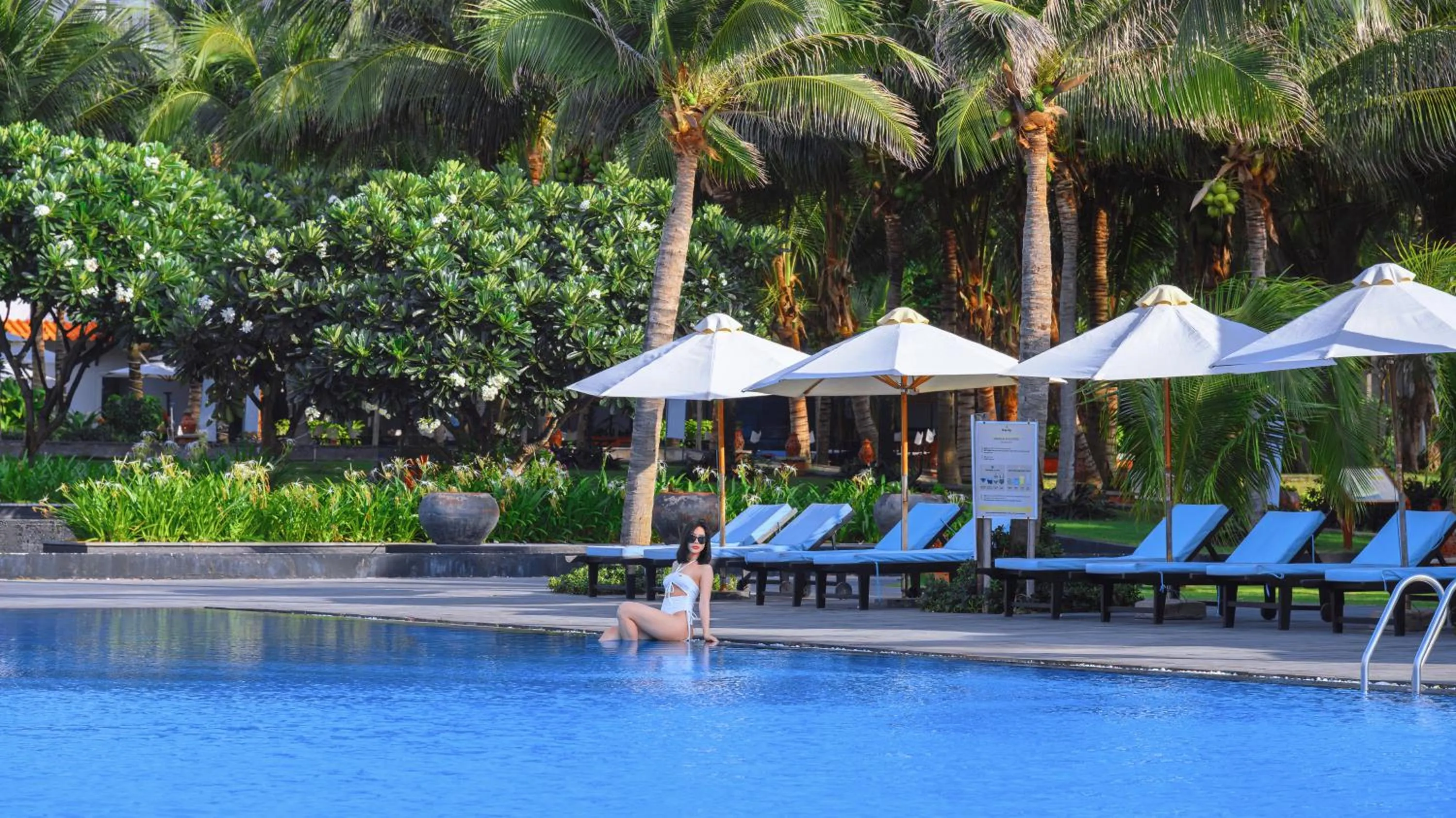 Swimming pool in Muine Bay Resort
