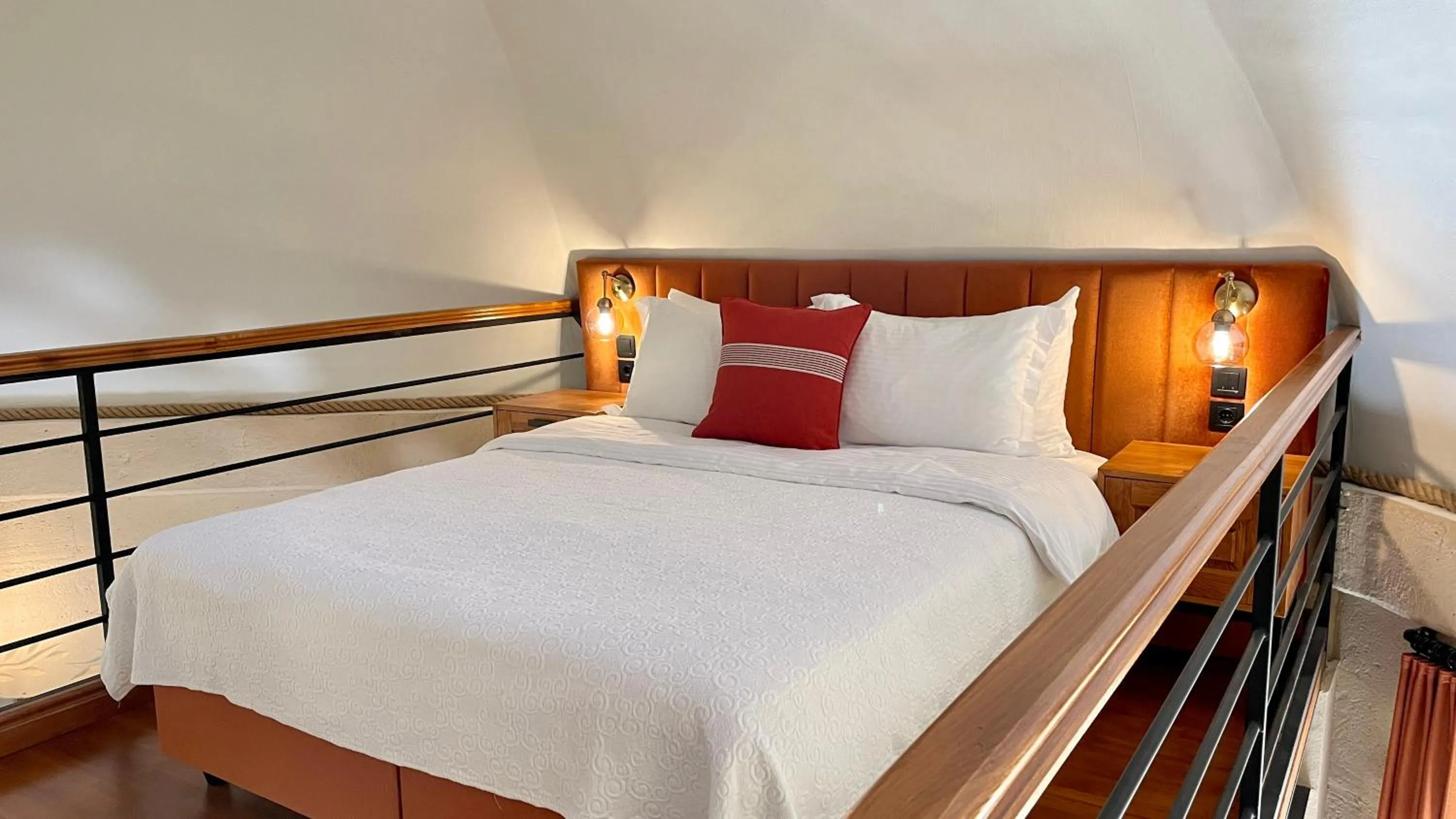 Bedroom, Bed in Aida Hotel