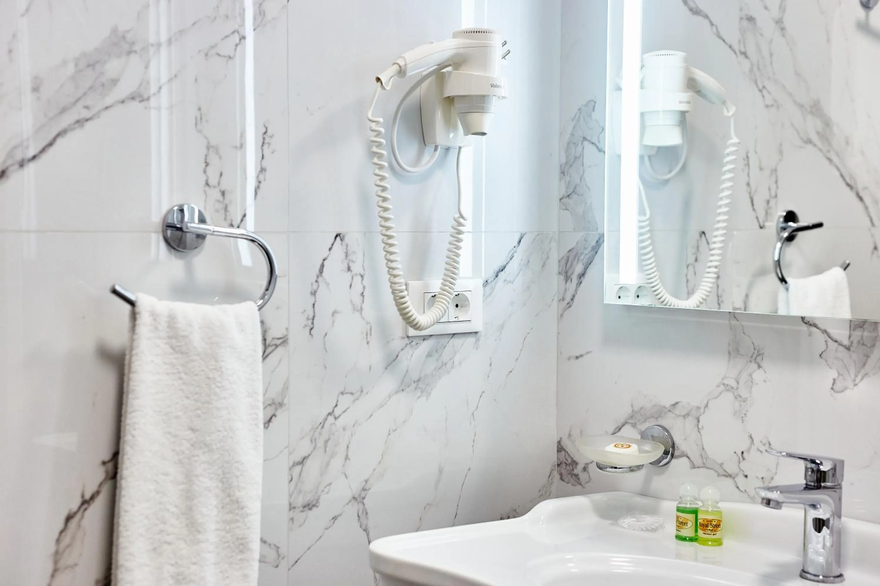 Shower in Royal Street Hotel