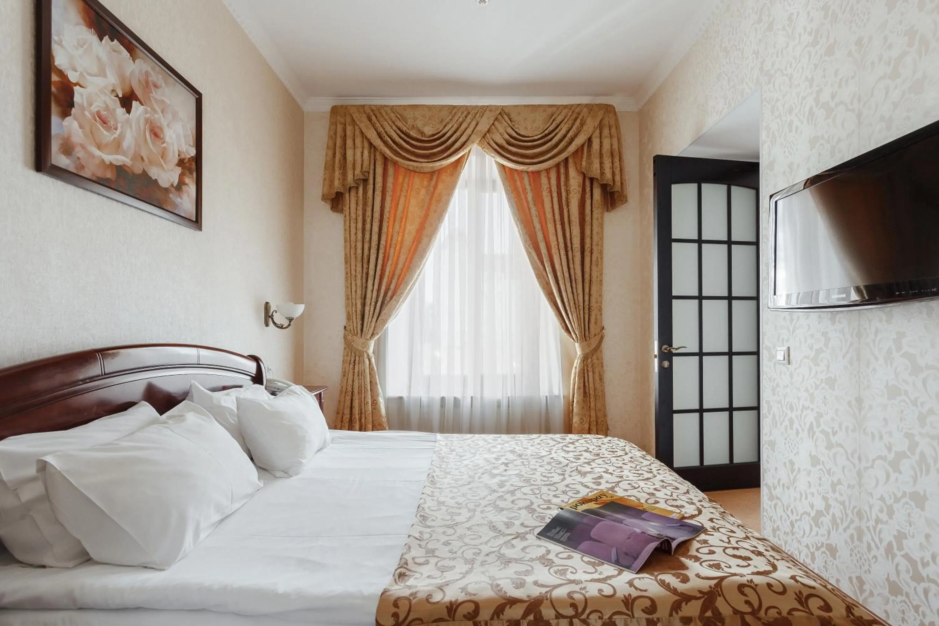 Bed in Royal Street Hotel