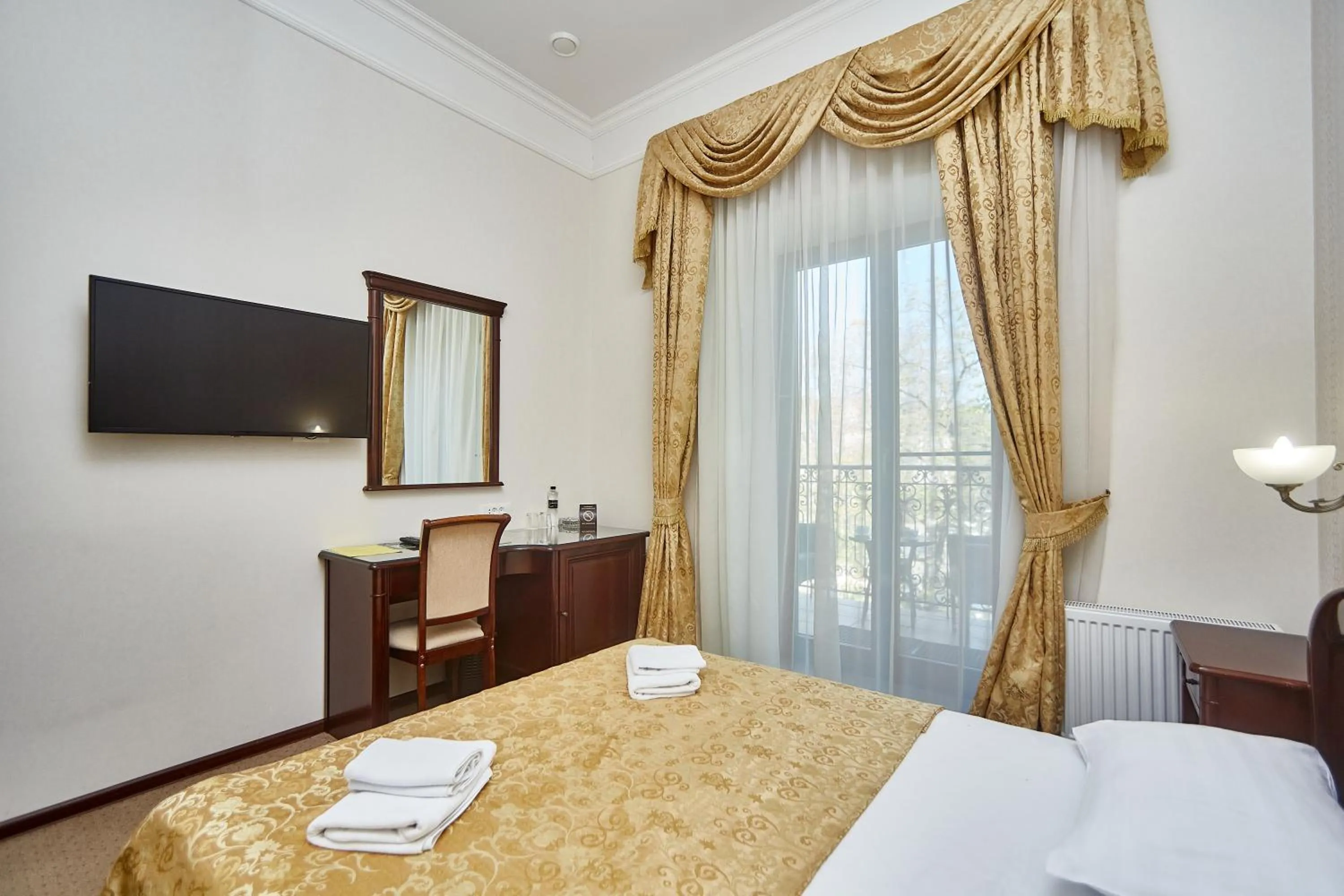 Bed in Royal Street Hotel