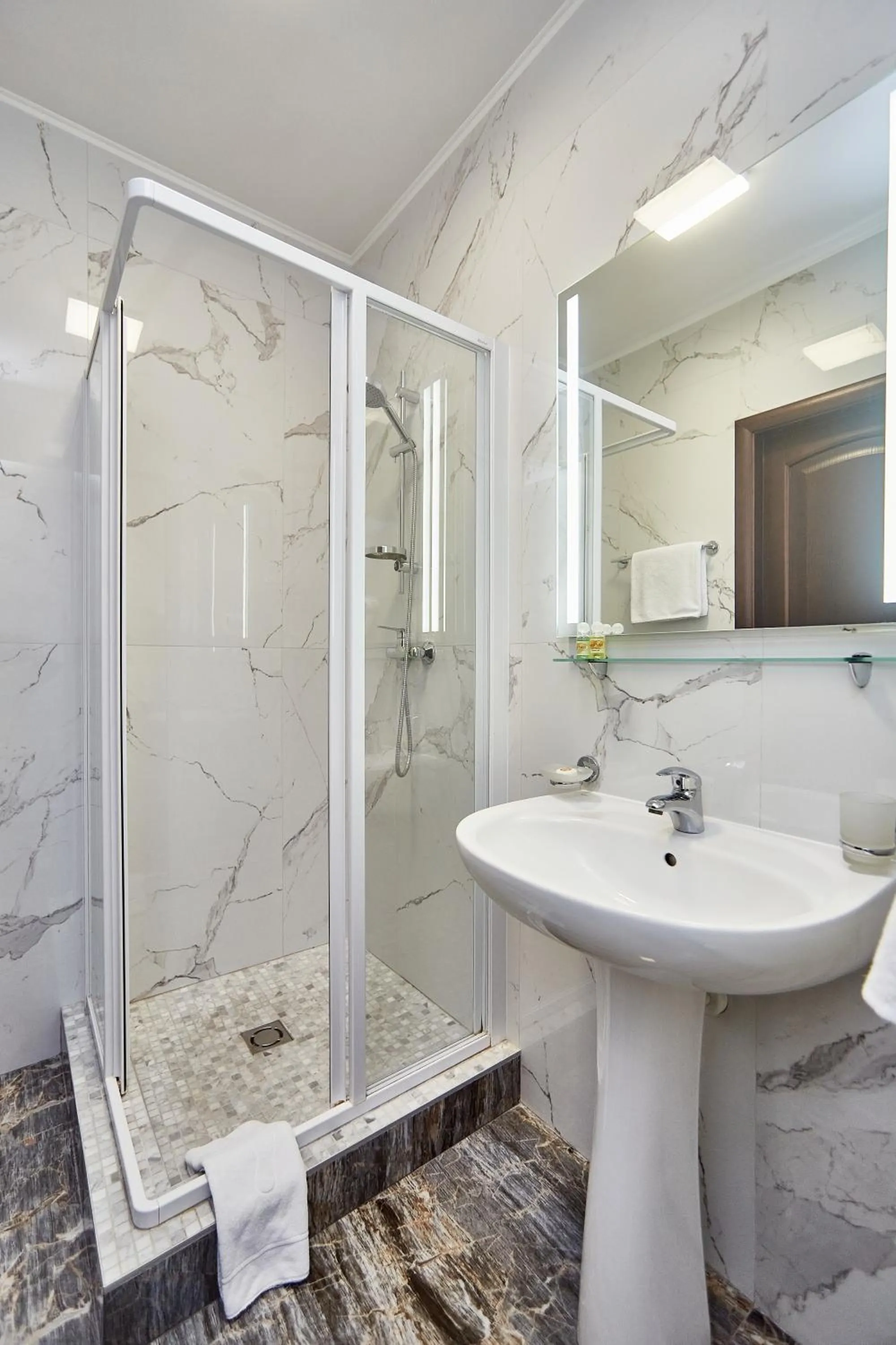 Shower in Royal Street Hotel