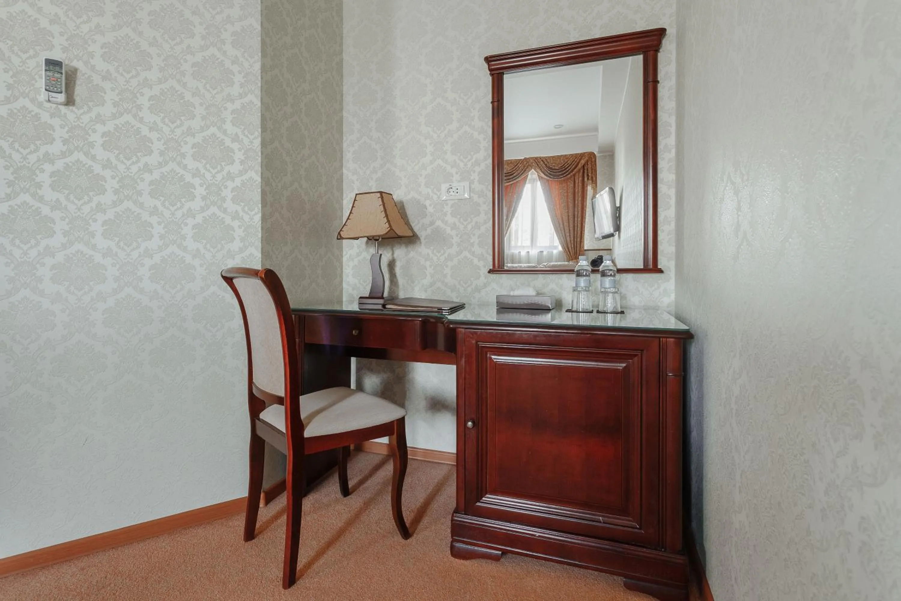 Photo of the whole room in Royal Street Hotel