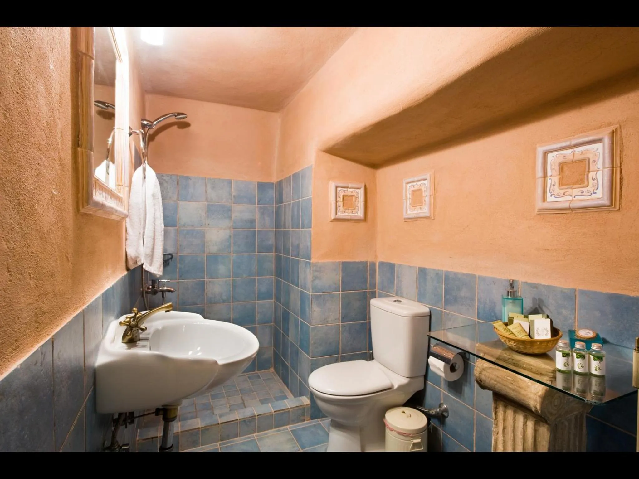 Bathroom in Arapakis Historic Castle