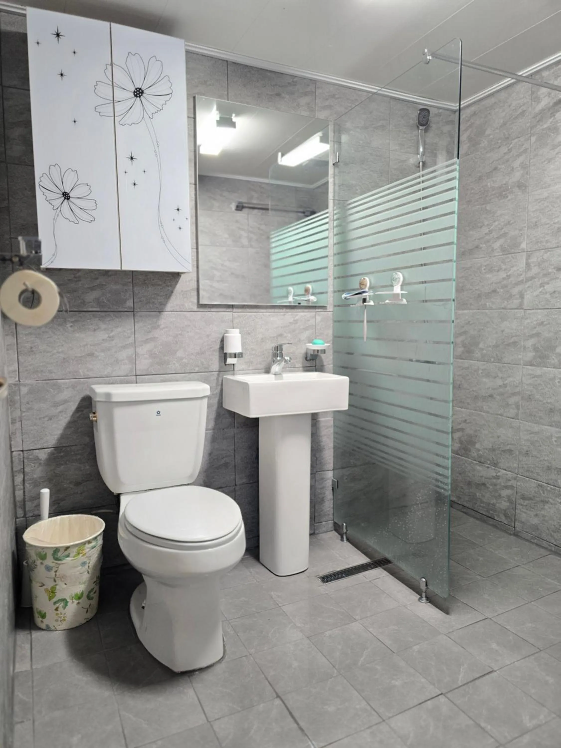 Shower in Happy Garden Guesthouse
