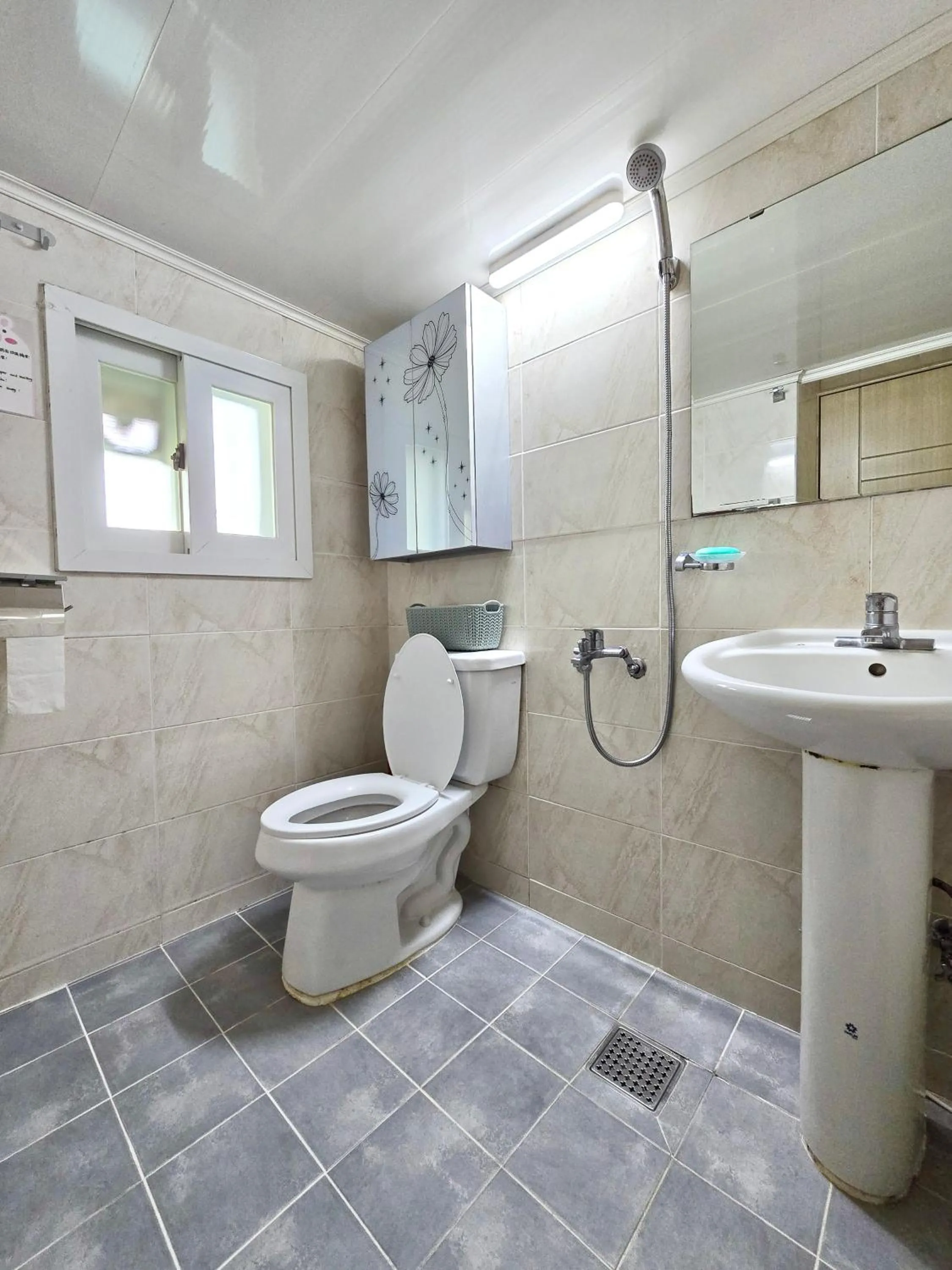 Shower in Happy Garden Guesthouse