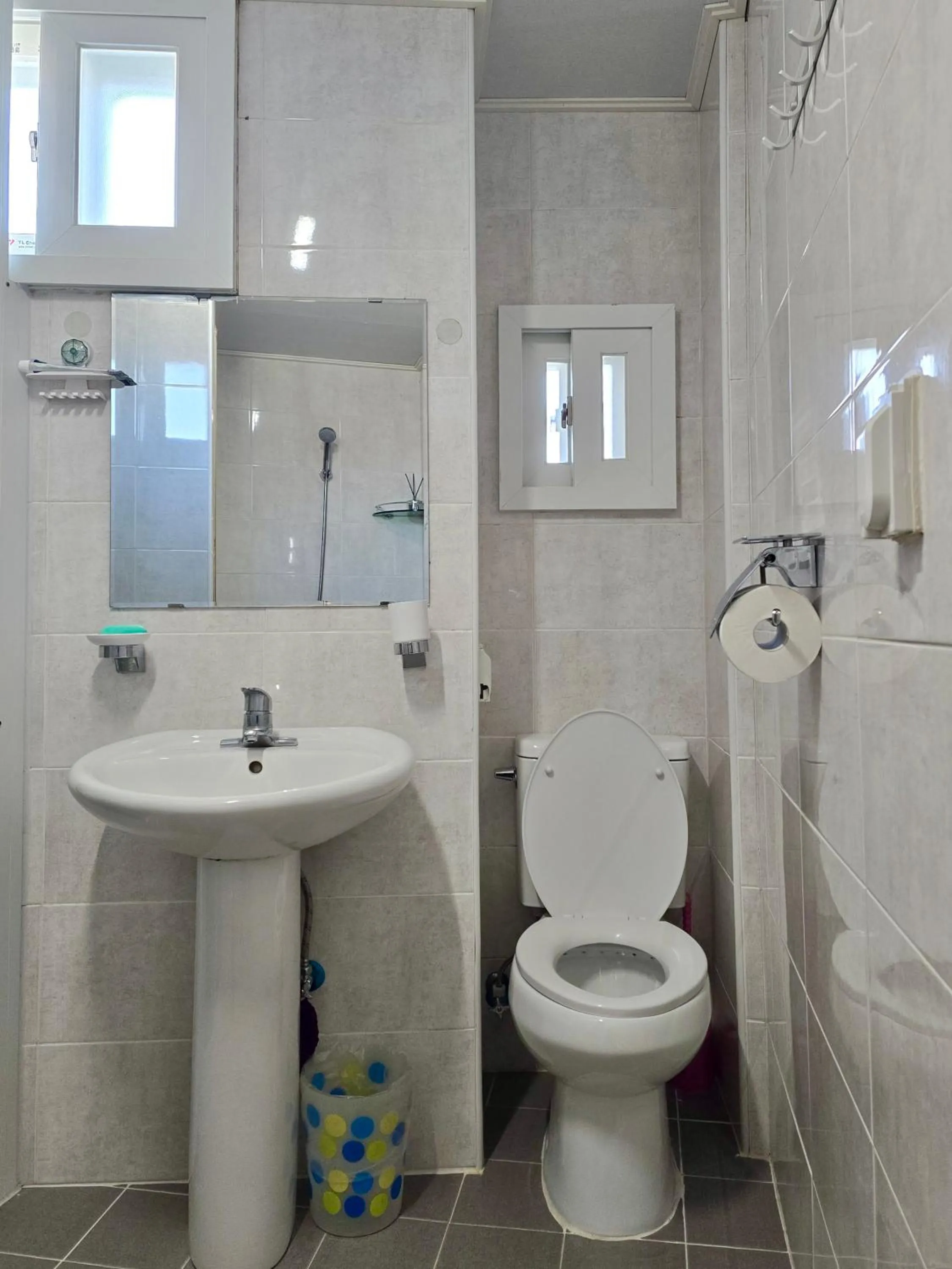Toilet in Happy Garden Guesthouse