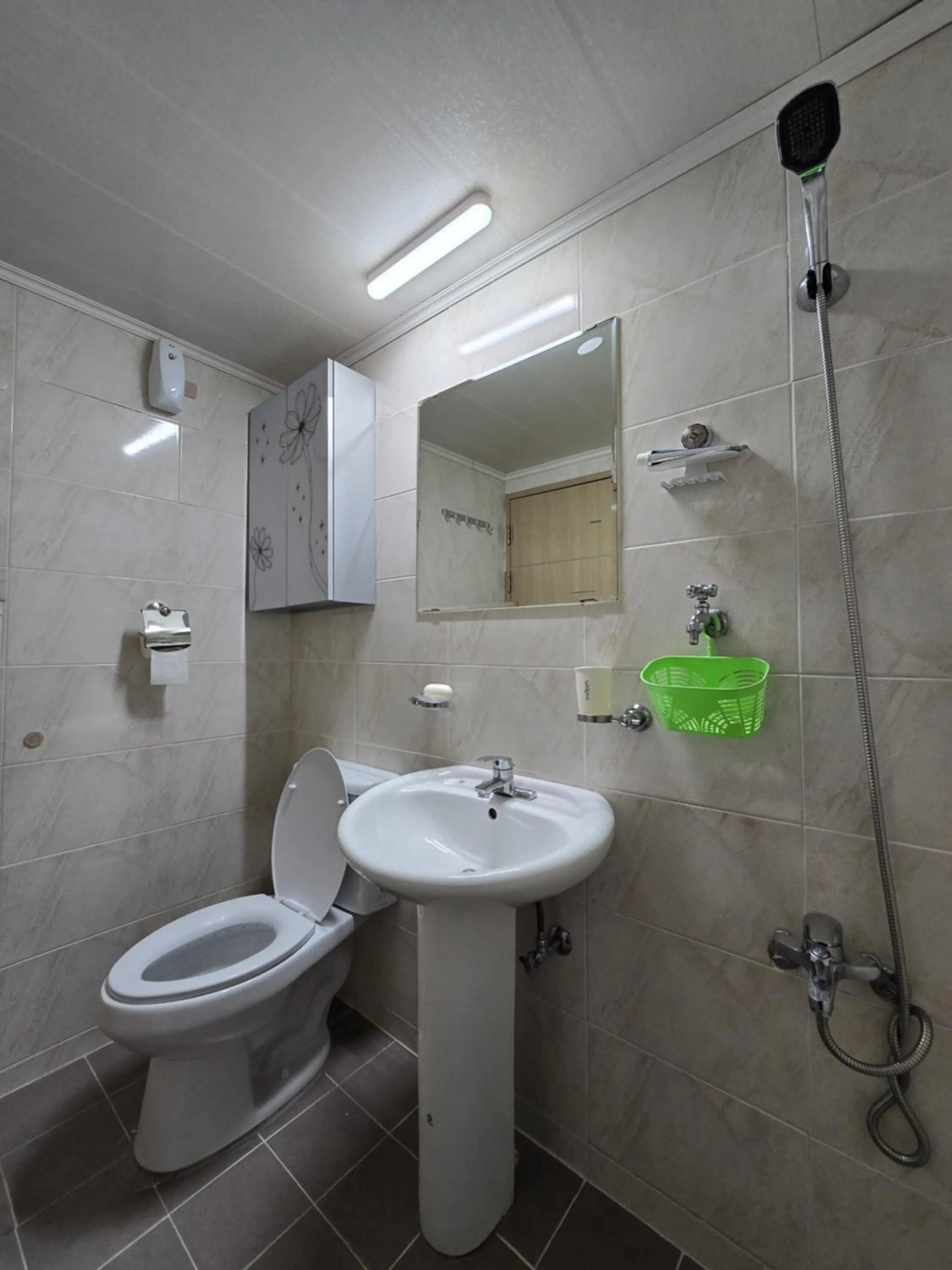 Shower in Happy Garden Guesthouse