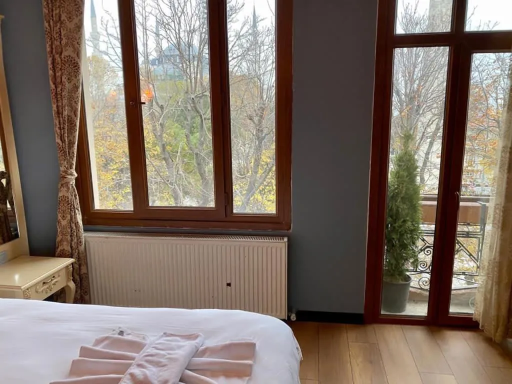 City view, Bed in Optimist Hotel