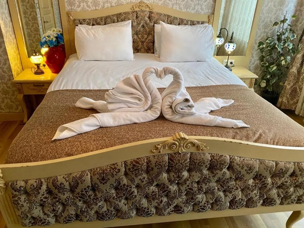 Bed in Optimist Hotel