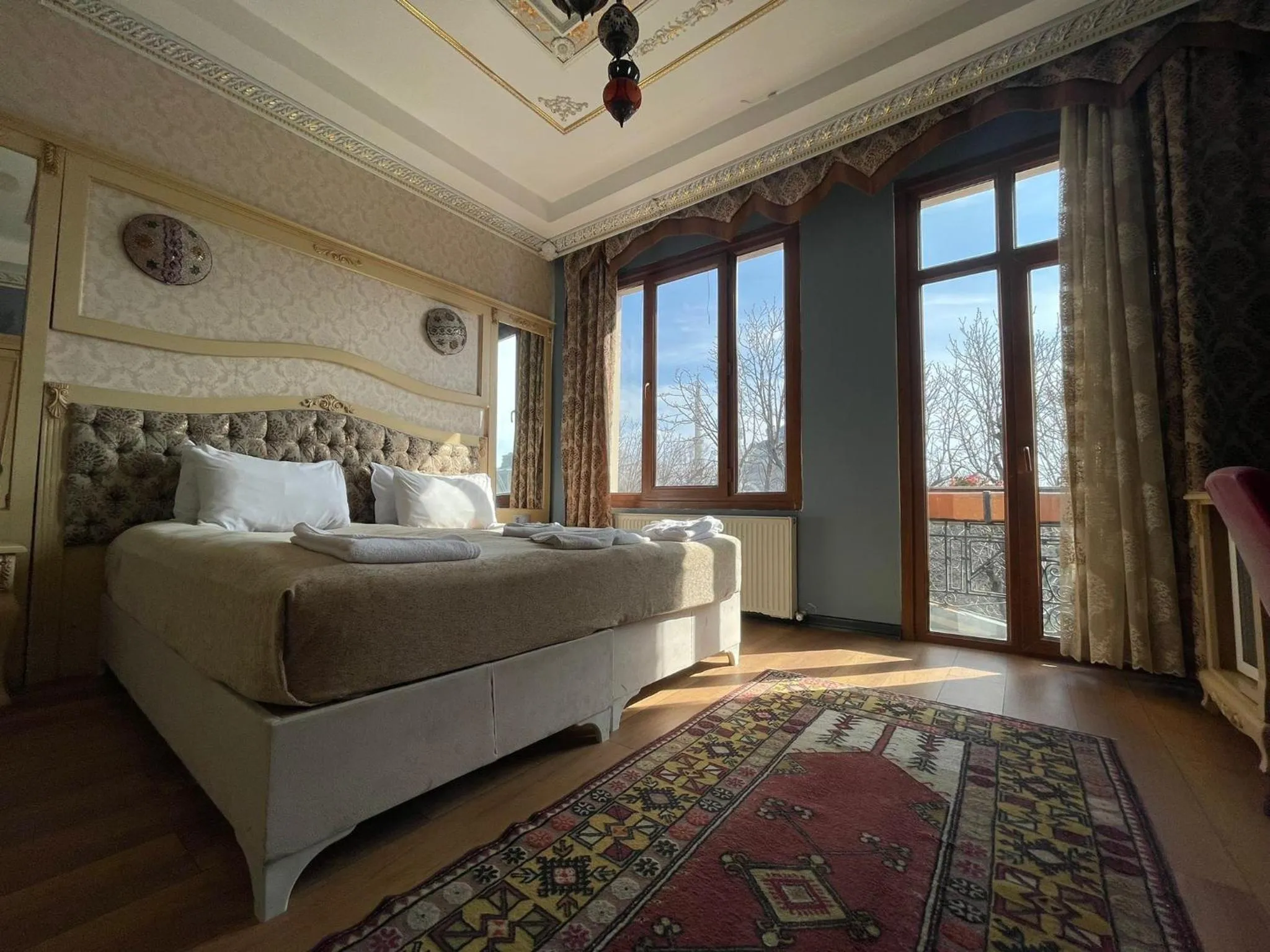 Bed in Optimist Hotel