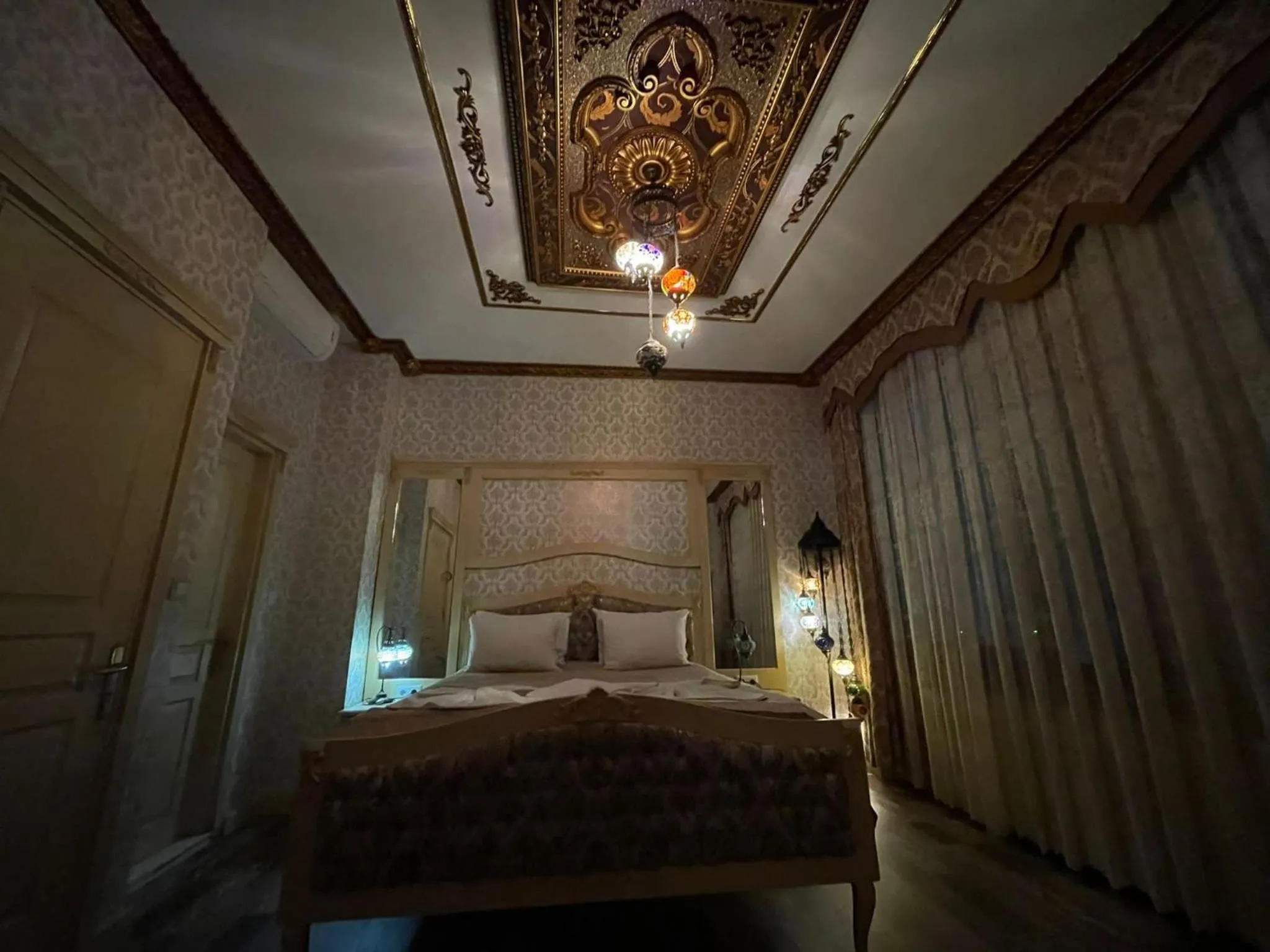 Bed in Optimist Hotel