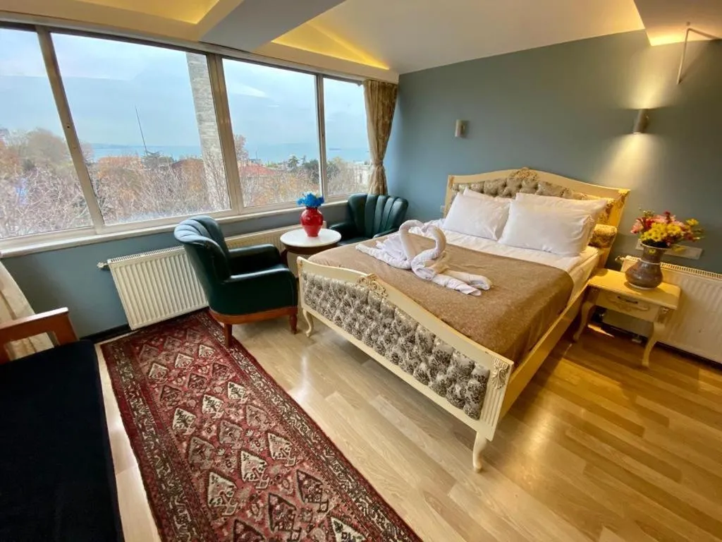 Bed in Optimist Hotel