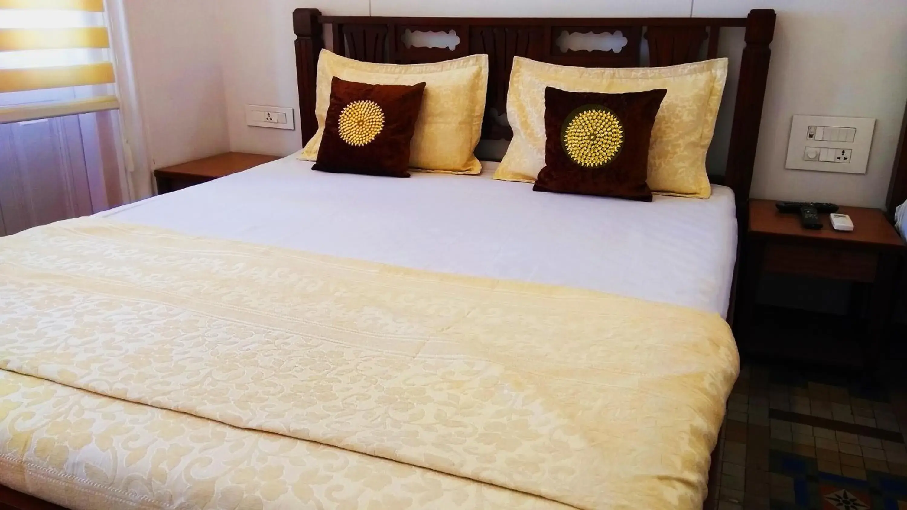 Bedroom, Bed in Carlton Hotel Mumbai - Behind Taj Mahal Palace Colaba Mumbai Bedroom, Bed in Carlton Hotel Mumbai - Behind Taj Mahal Palace Colaba Mumbai