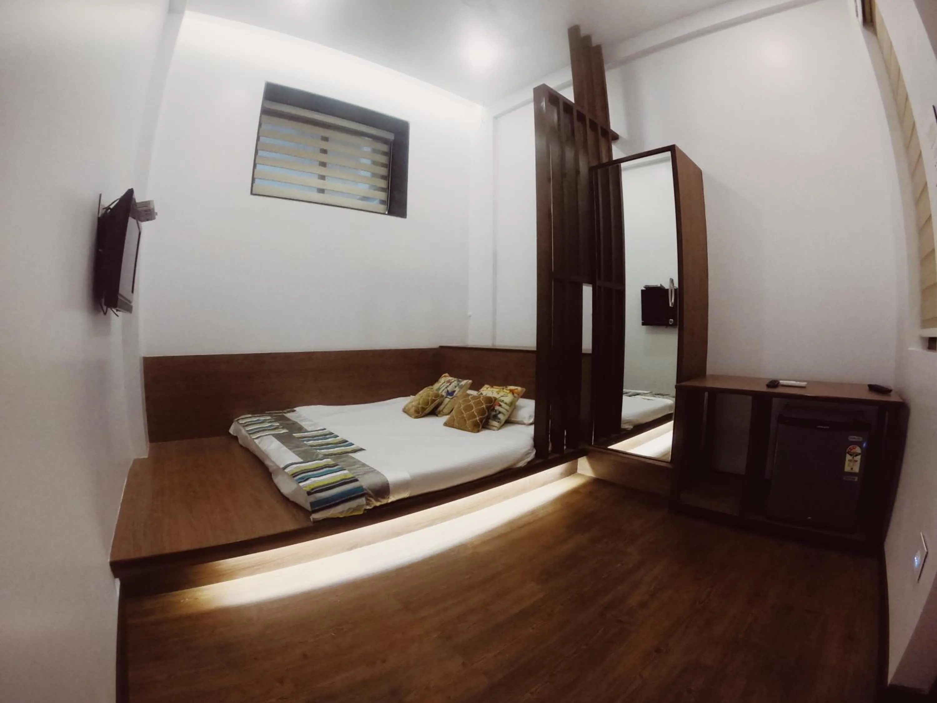 Bedroom, Bed in Carlton Hotel Mumbai - Behind Taj Mahal Palace Colaba Mumbai