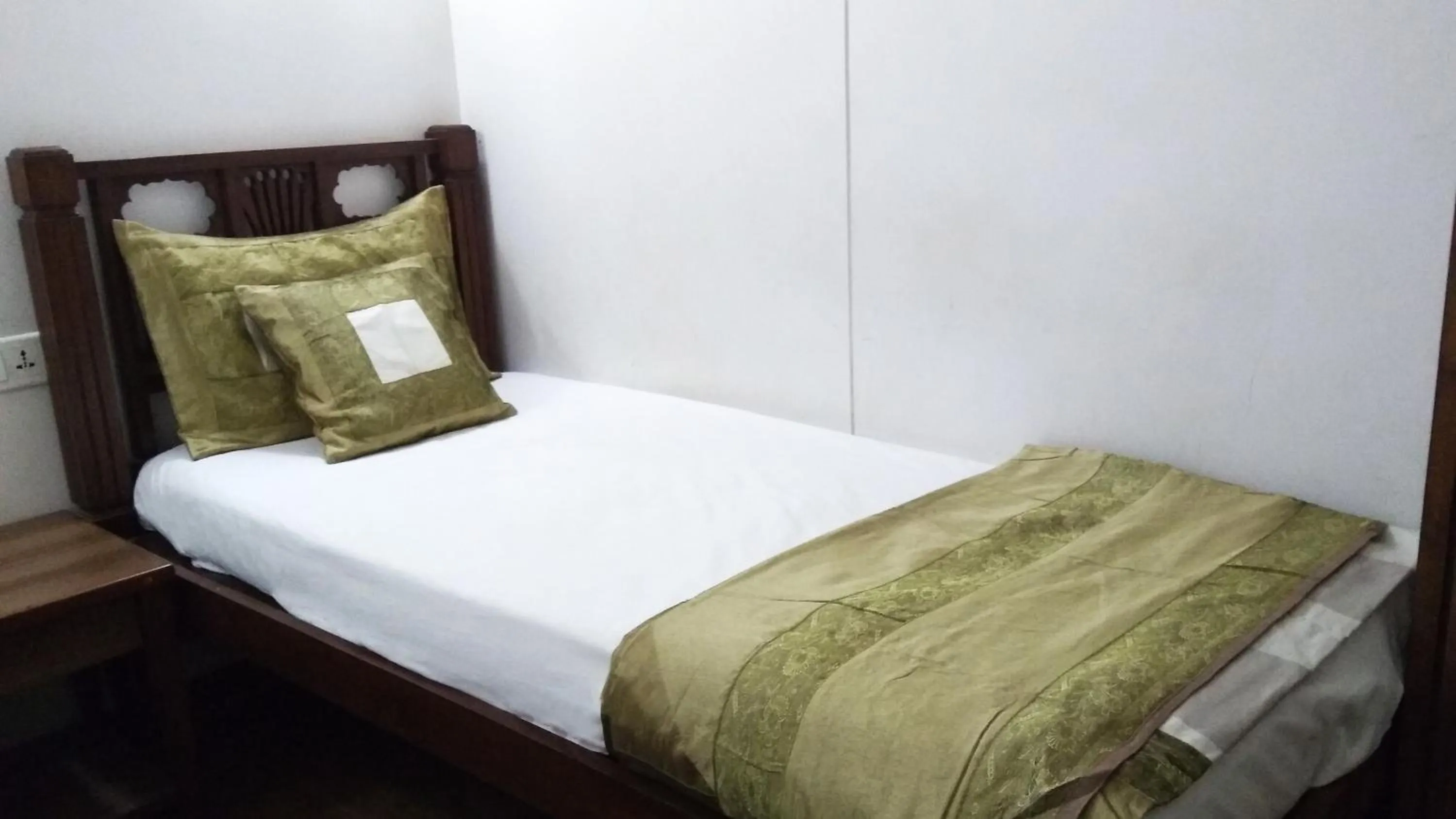 Bedroom, Bed in Carlton Hotel Mumbai - Behind Taj Mahal Palace Colaba Mumbai